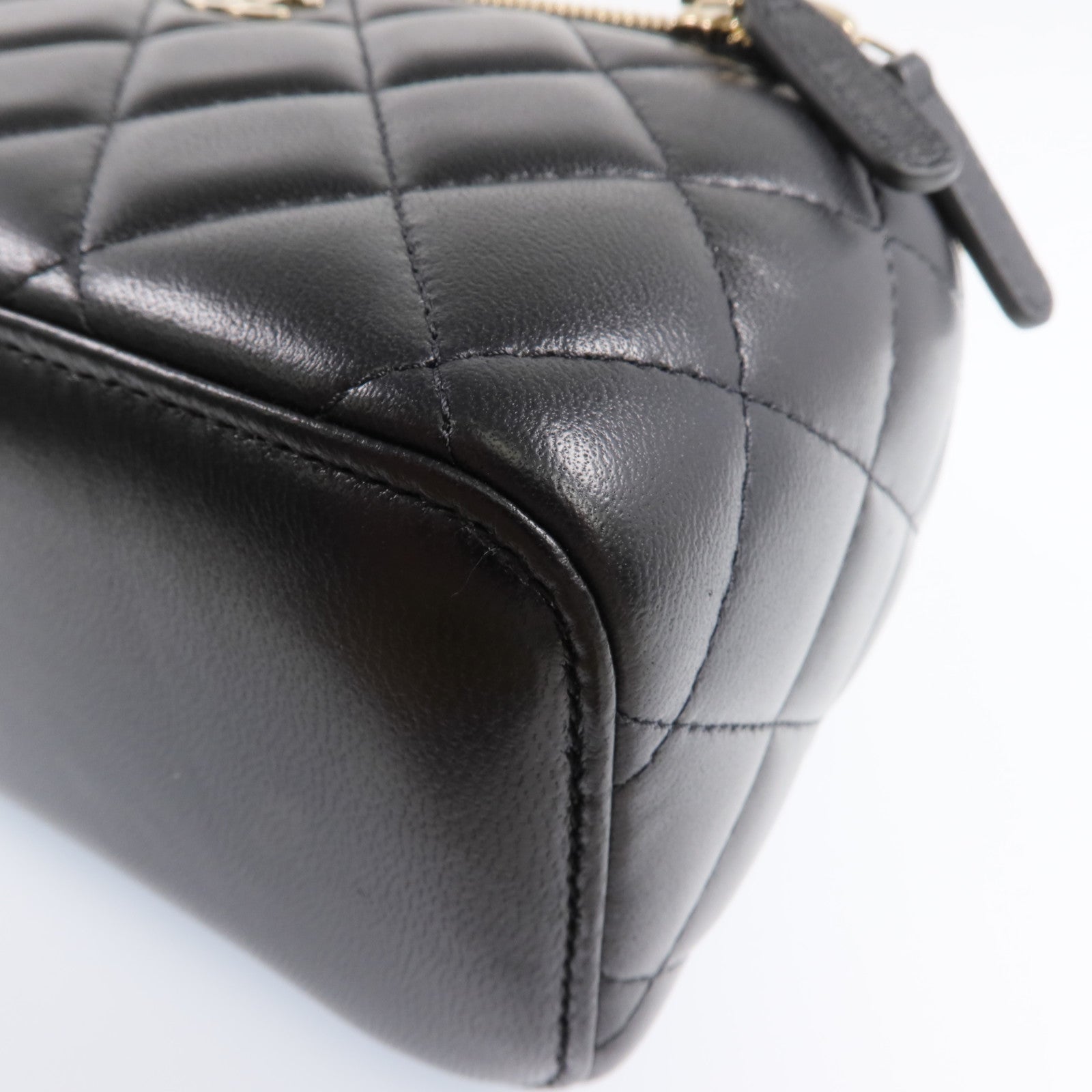 CHANEL 羊皮皮革Vanity Case金扣鏈帶肩背袋