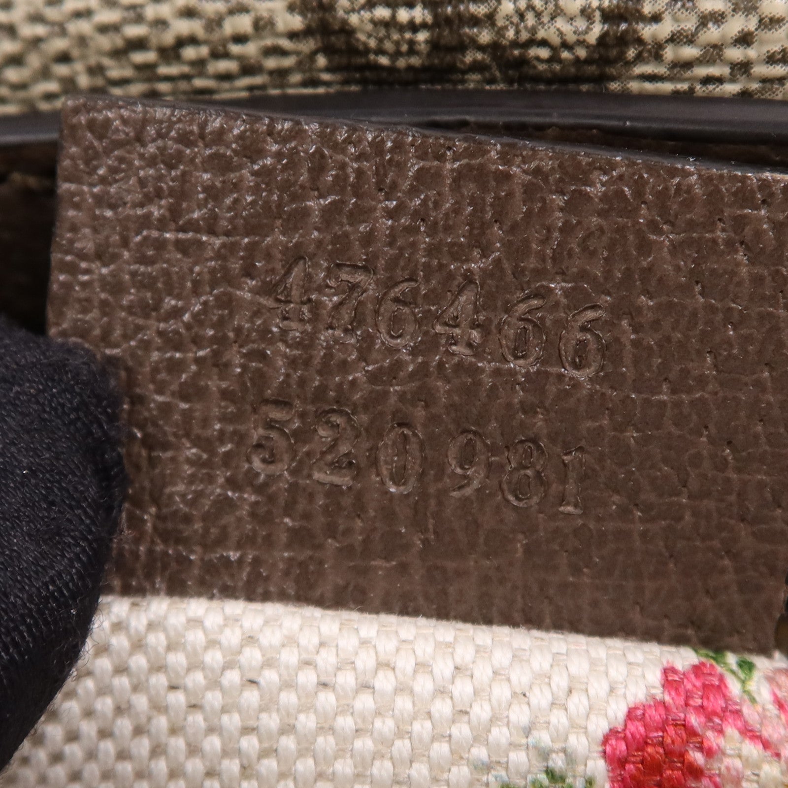 GUCCI 塗層帆布Supreme Messenger金扣肩背袋