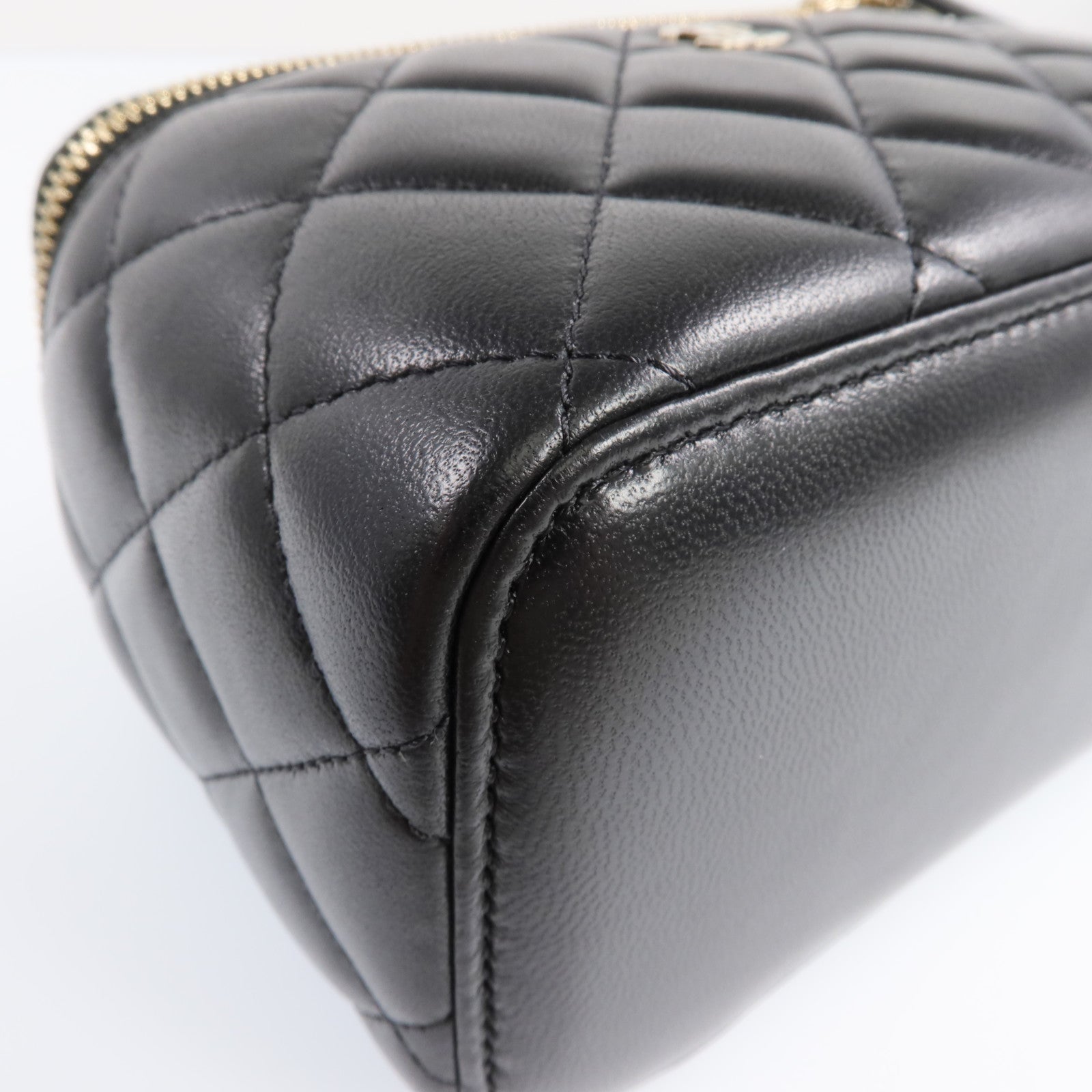 CHANEL 羊皮皮革Vanity Case金扣鏈帶肩背袋
