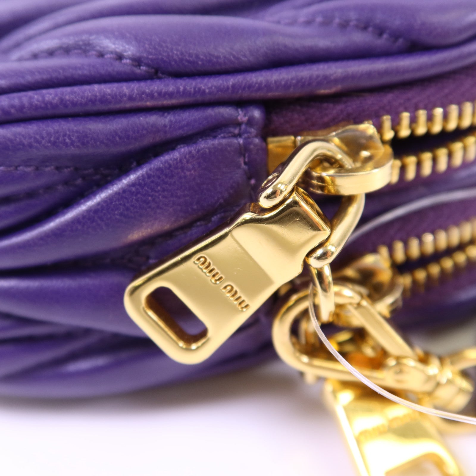 Miu Miu 羊皮皮革Handbag金扣手挽袋