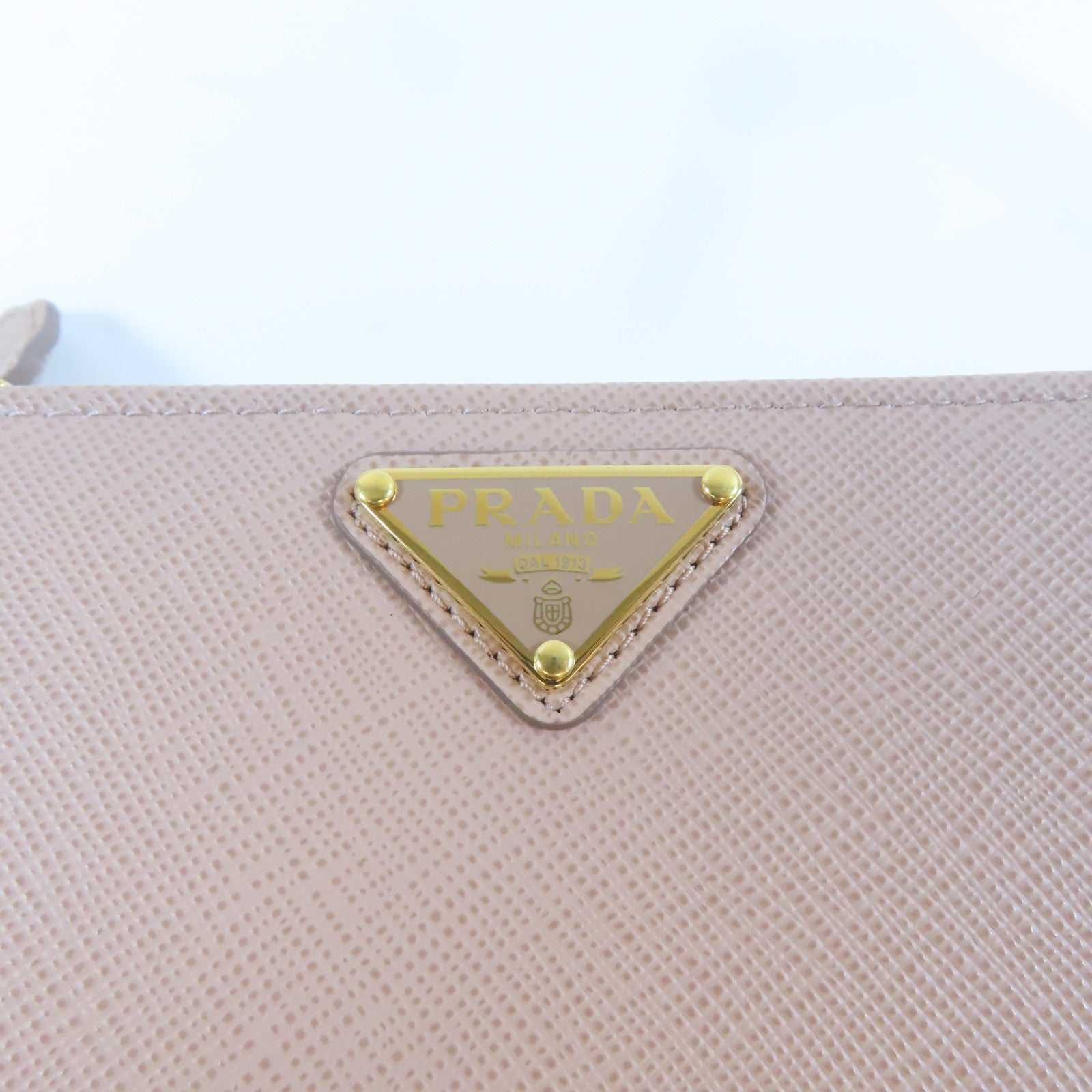 PRADA 牛皮皮革Wallet金扣錢包米色