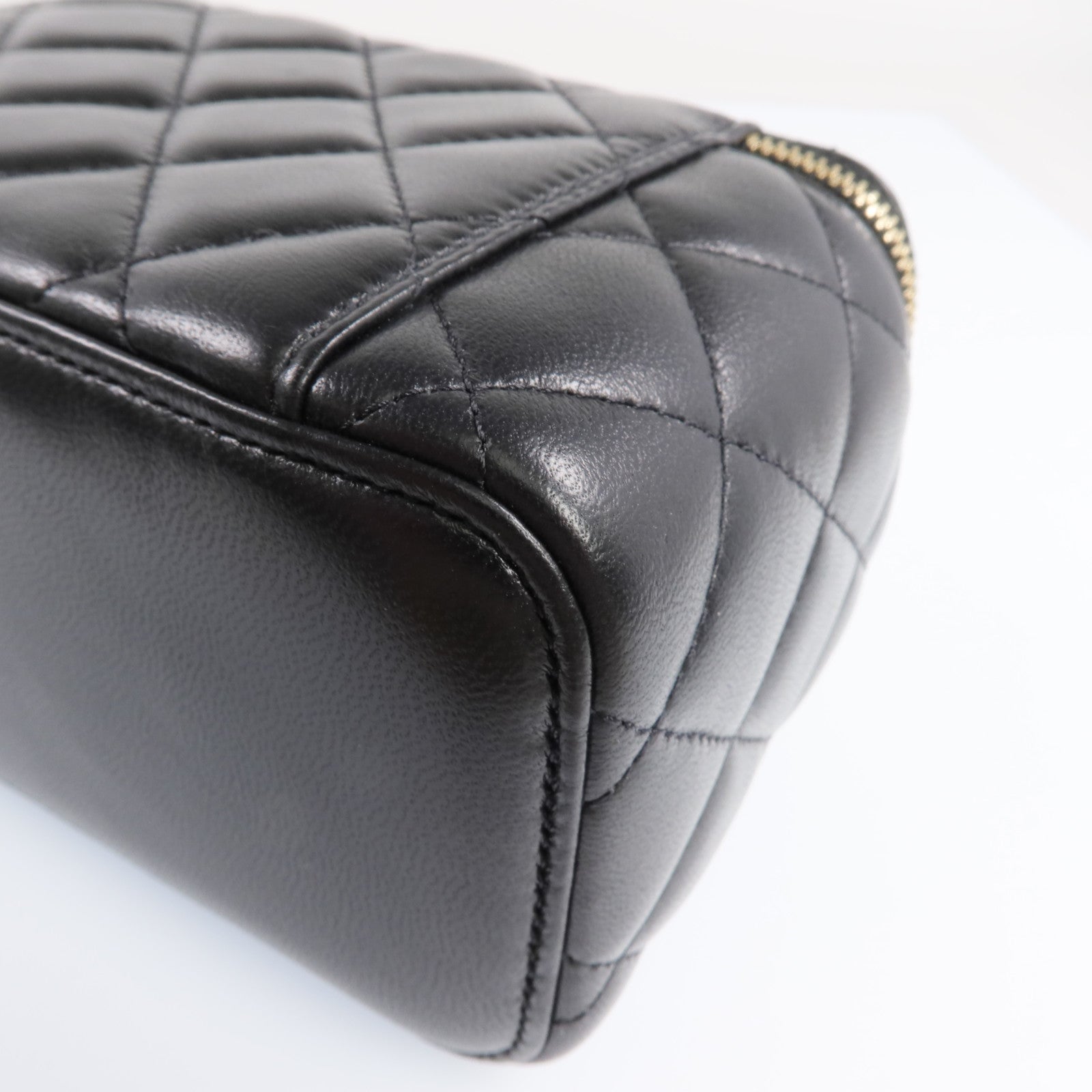 CHANEL 羊皮皮革Vanity Case金扣鏈帶肩背袋