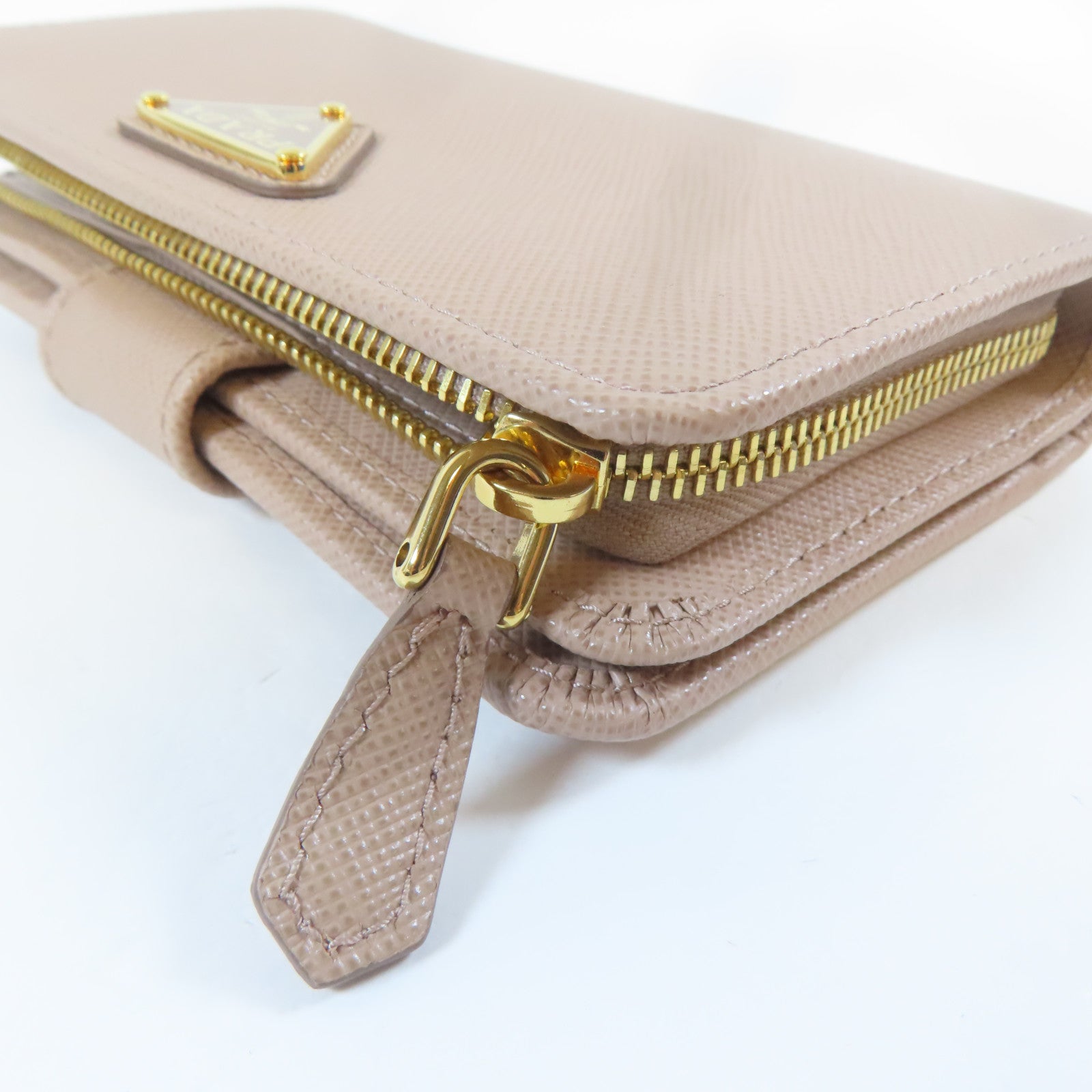 PRADA 牛皮皮革Wallet金扣錢包米色