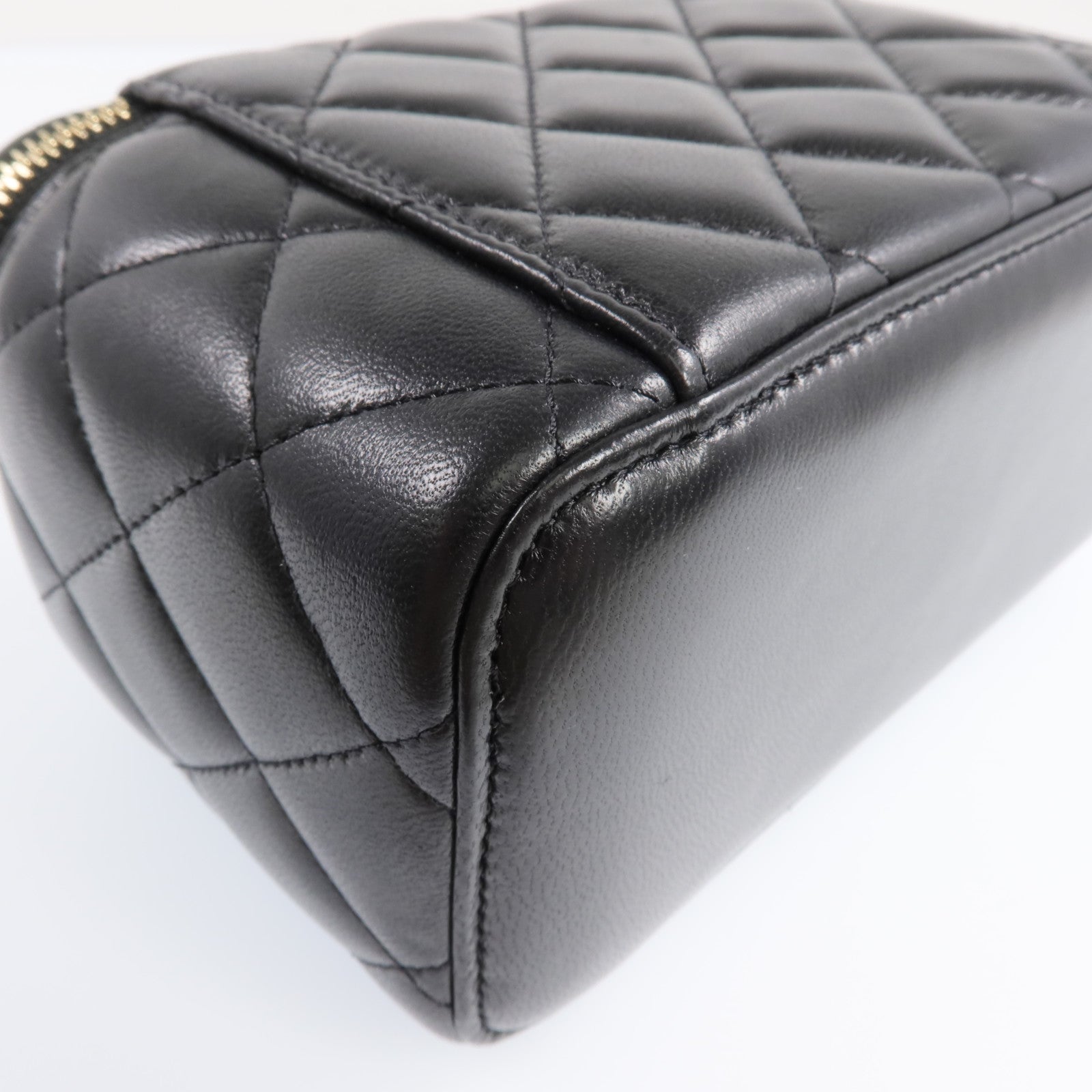 CHANEL 羊皮皮革Vanity Case金扣鏈帶肩背袋