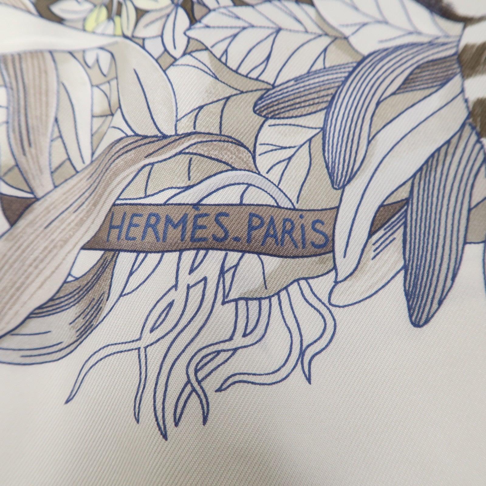 HERMES 【激減優惠】絲質Scarf 90x90絲巾白色/淺藍色