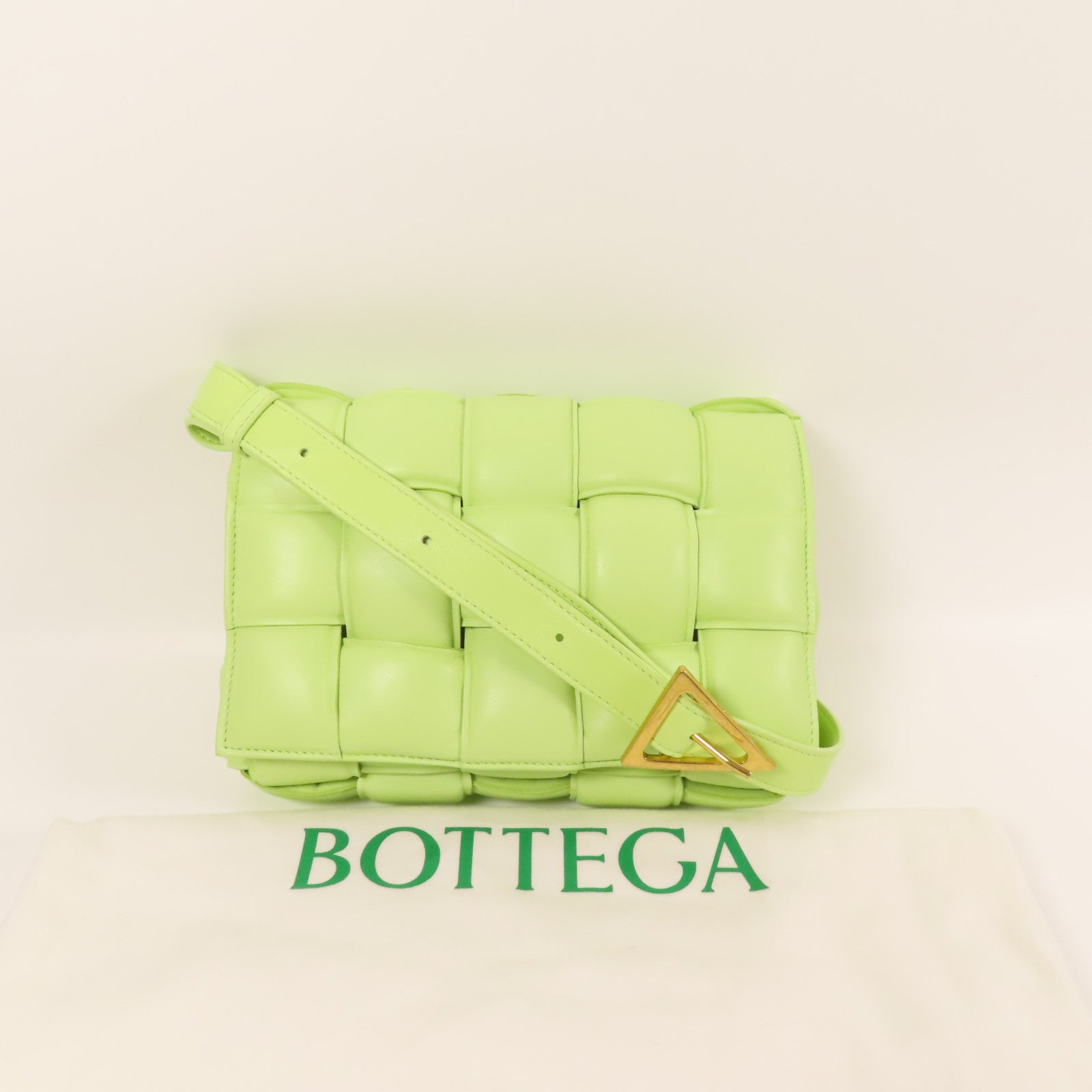 BOTTEGA VENETA 【激減優惠】羊皮皮革Cassette Bag金扣肩背袋
