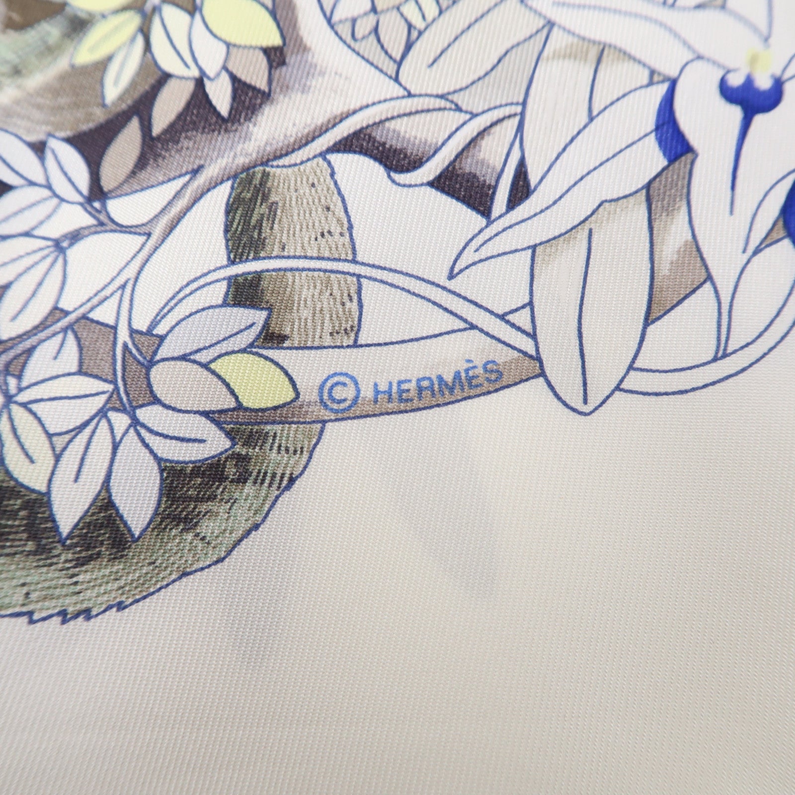 HERMES 【激減優惠】絲質Scarf 90x90絲巾白色/淺藍色