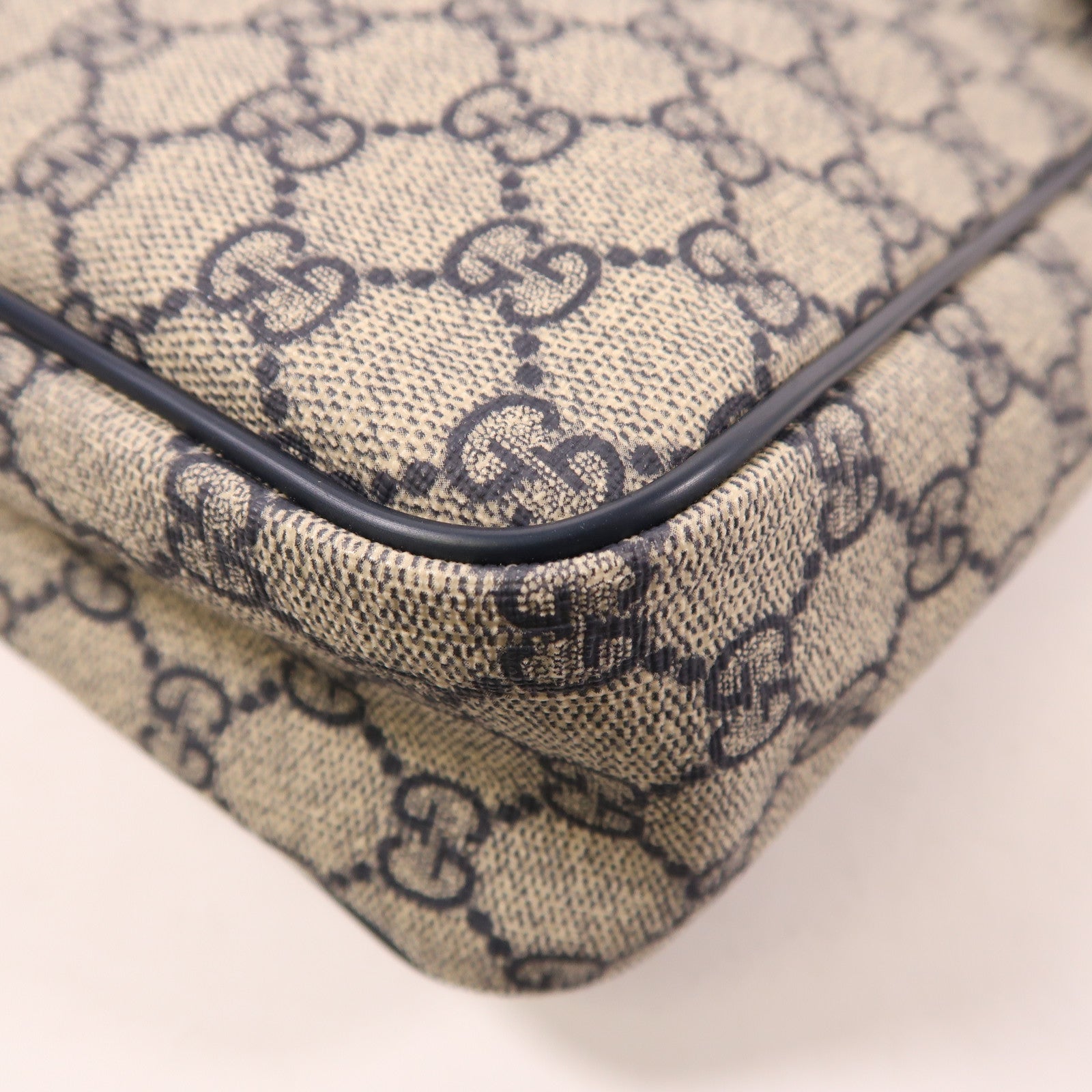 GUCCI 塗層帆布Shoulder Bag銀扣肩背袋
