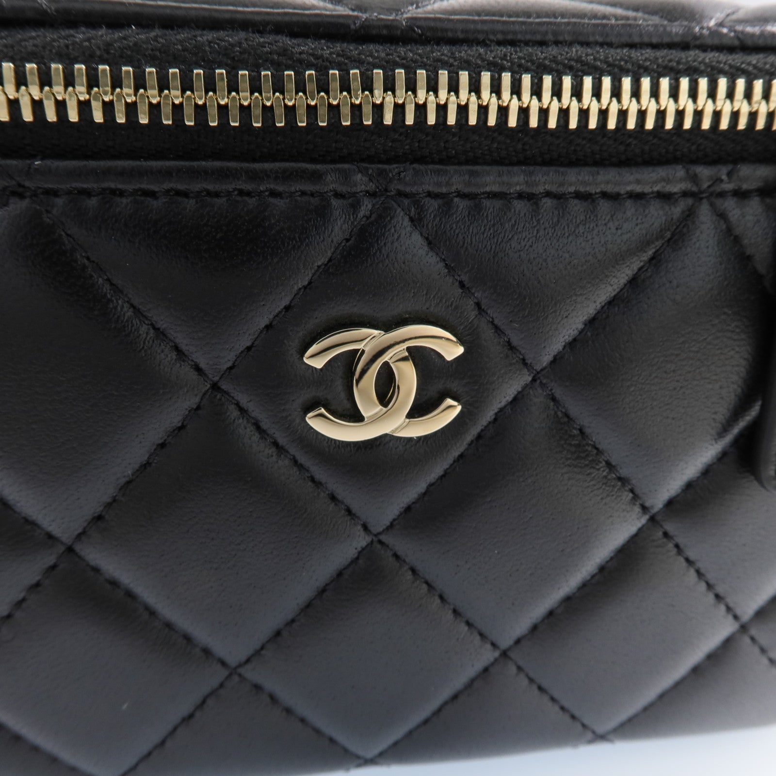 CHANEL 羊皮皮革Vanity Case金扣鏈帶肩背袋
