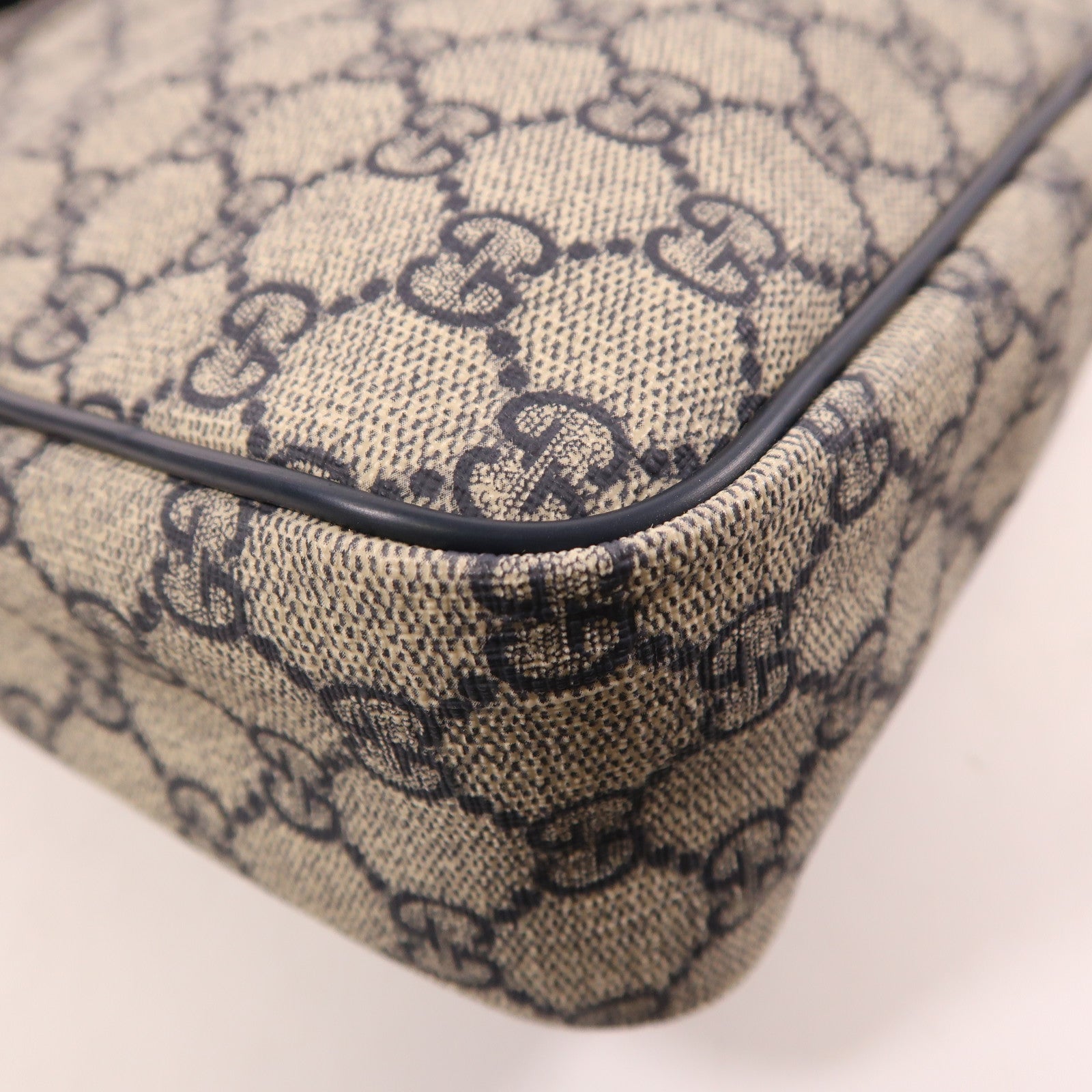 GUCCI 塗層帆布Shoulder Bag銀扣肩背袋