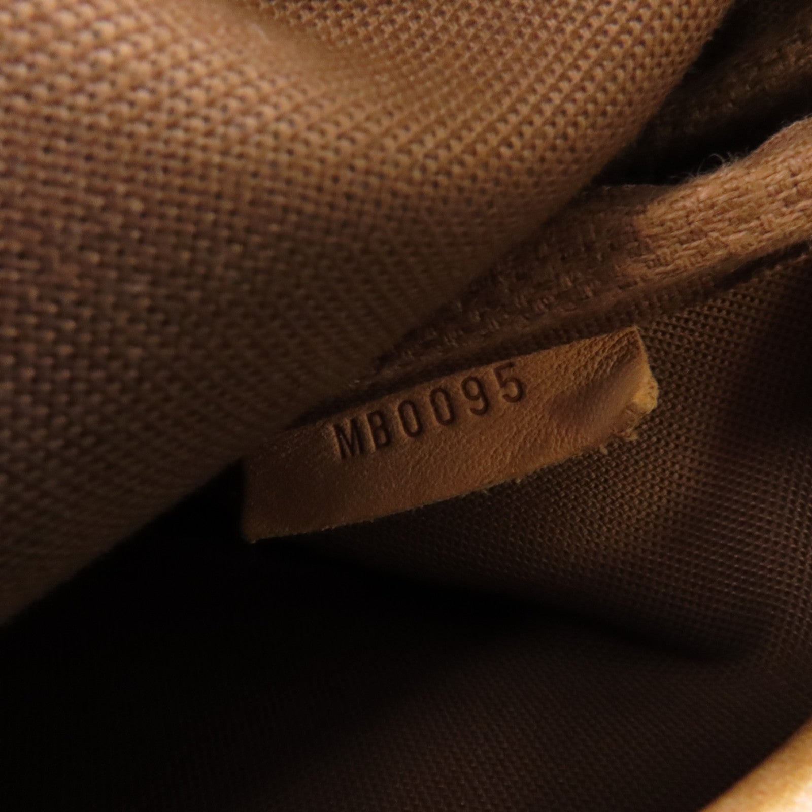 LOUIS VUITTON Monogram Saumur 30金扣肩背袋棕色