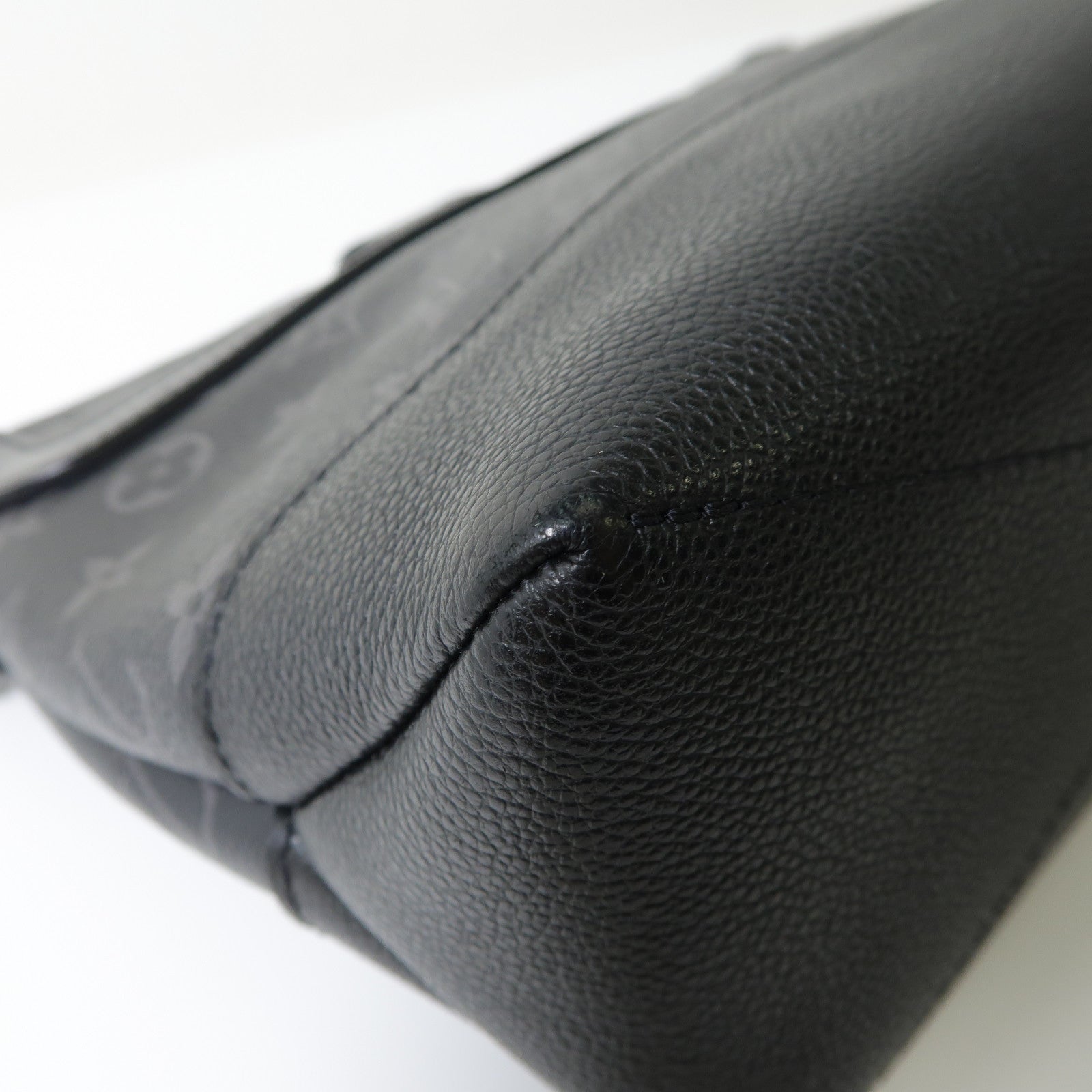 LOUIS VUITTON Monogram Eclipse Saumur Messenger肩背袋黑色