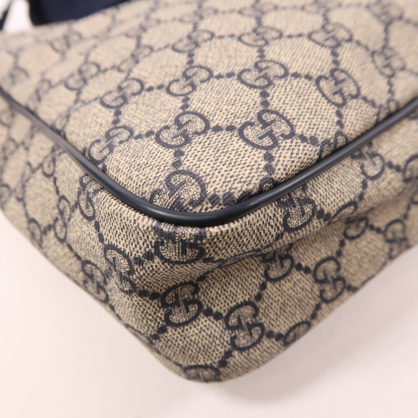 GUCCI 塗層帆布Shoulder Bag銀扣肩背袋