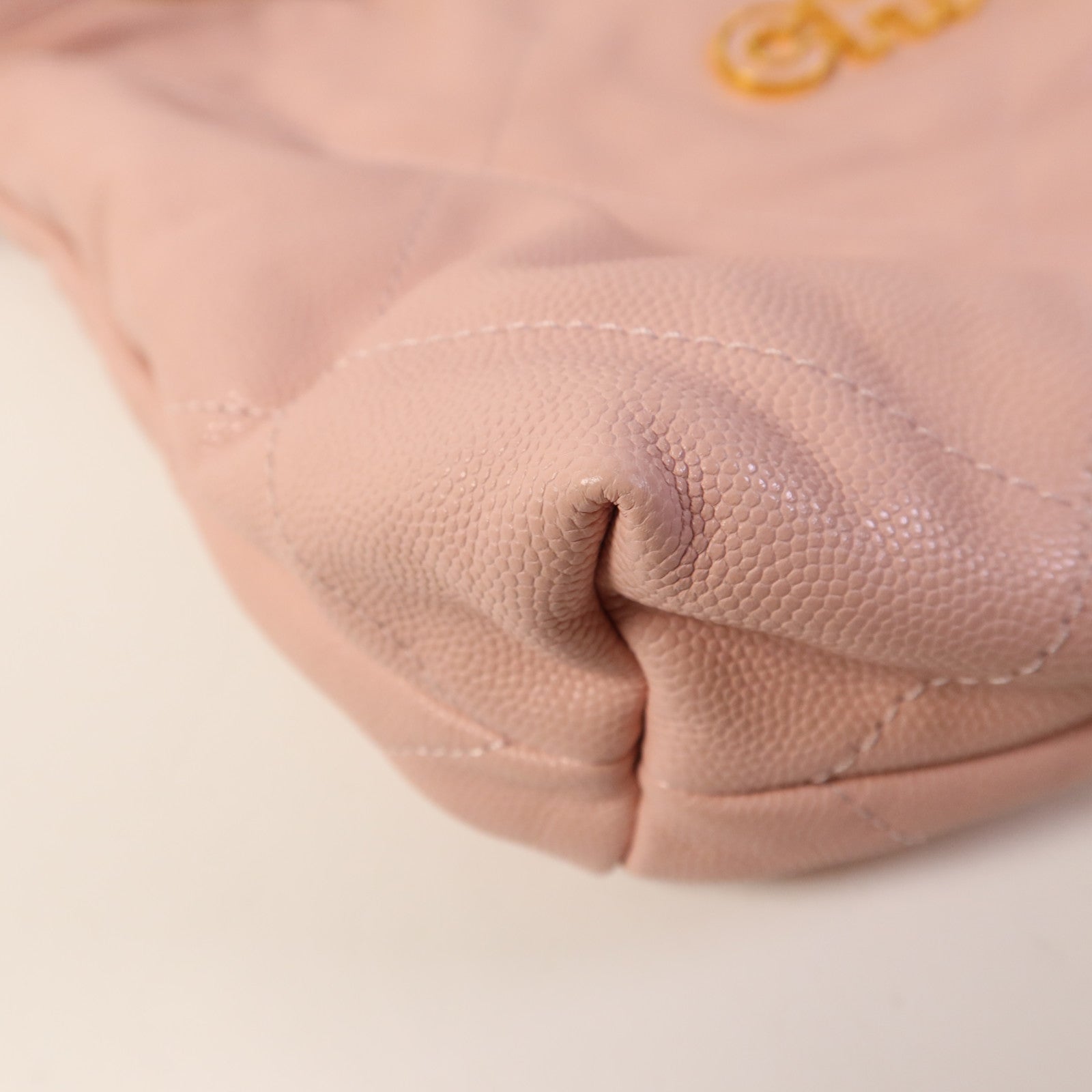 CHANEL 牛皮皮革Chanel 22 Medium金扣鏈帶肩背袋