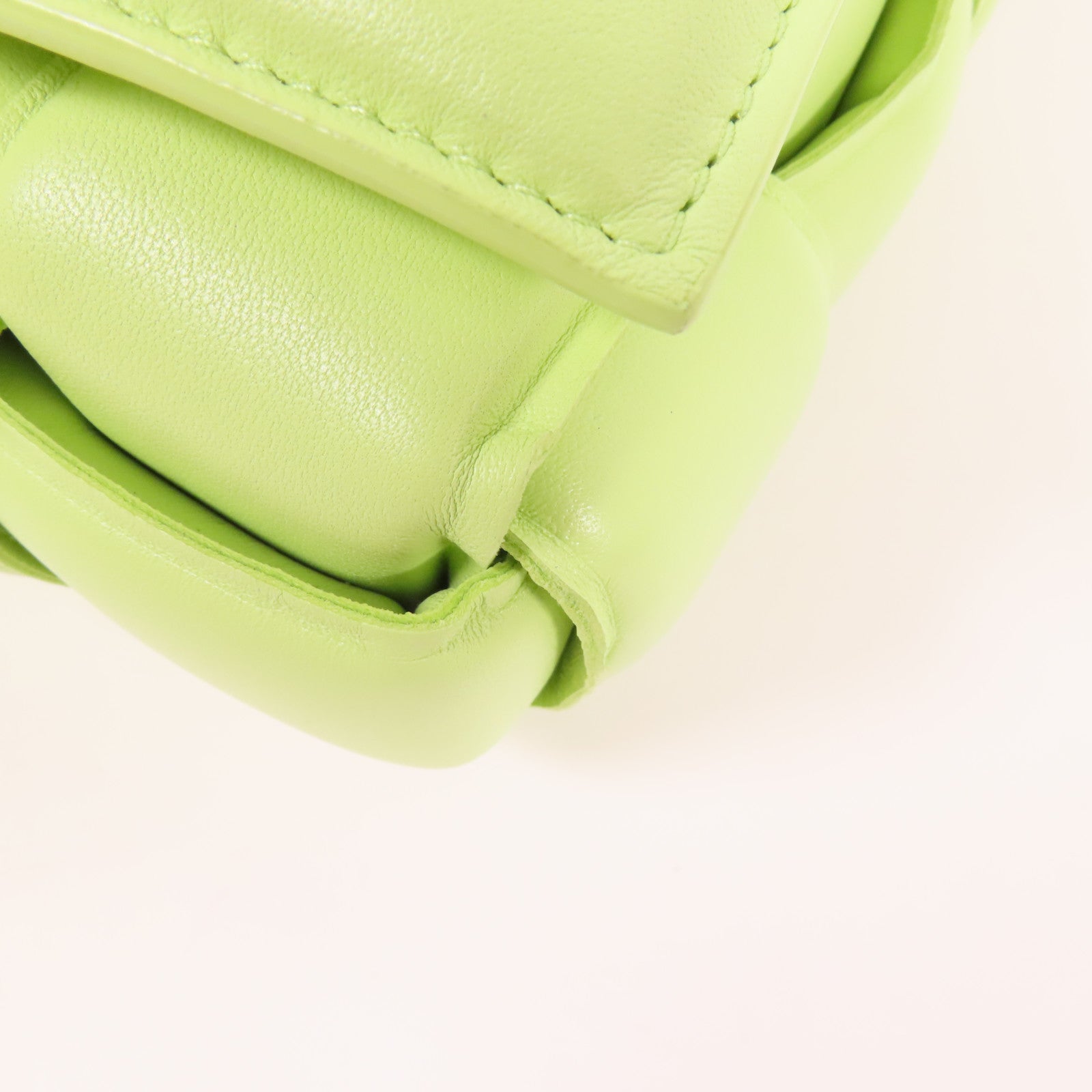 BOTTEGA VENETA 【激減優惠】羊皮皮革Cassette Bag金扣肩背袋