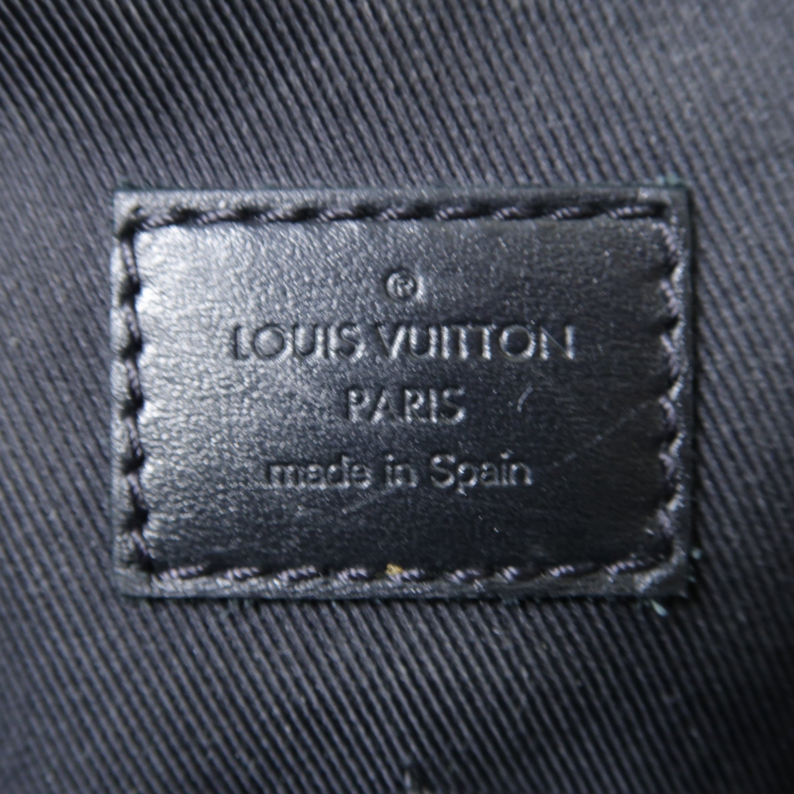 LOUIS VUITTON Monogram Eclipse Saumur Messenger肩背袋黑色