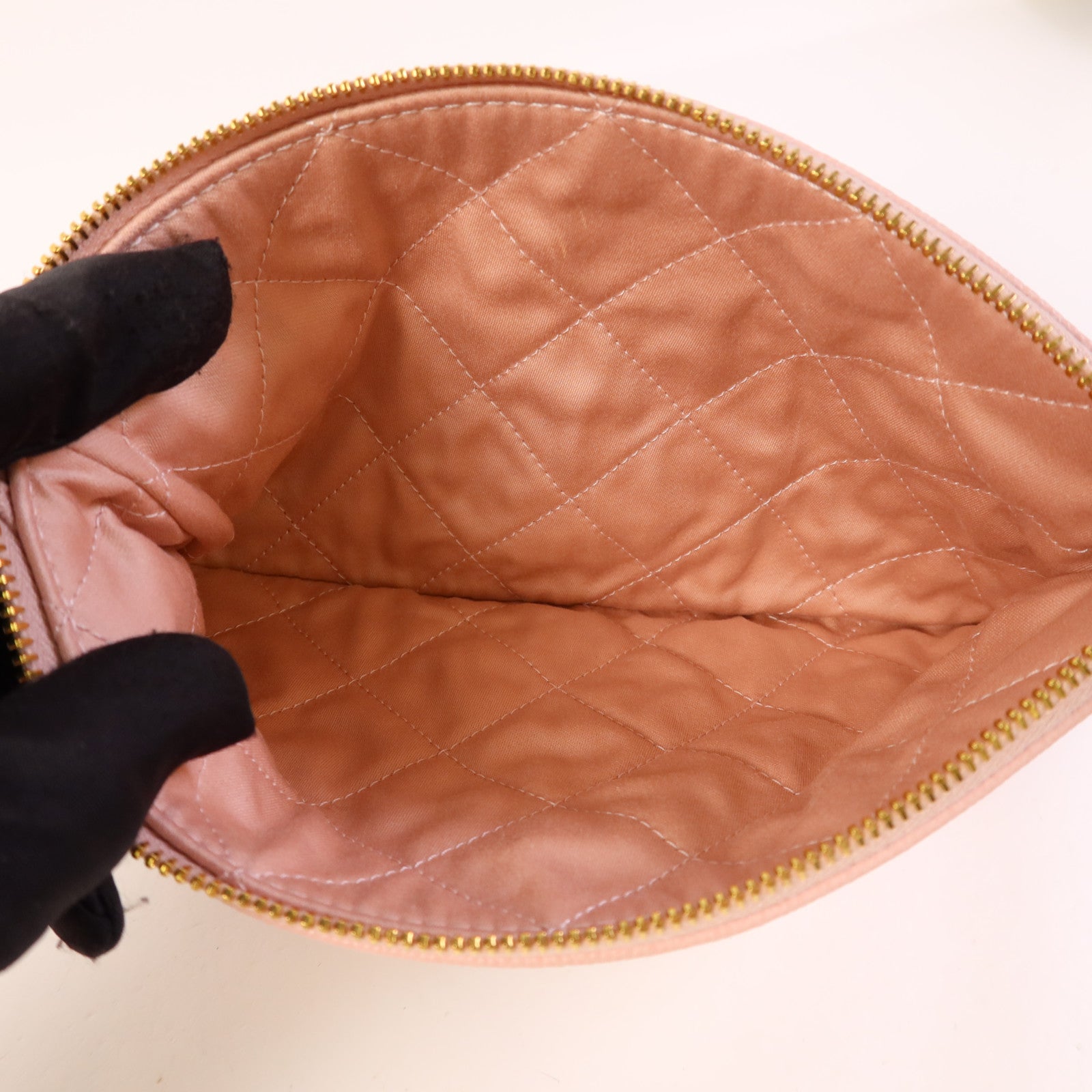 CHANEL 牛皮皮革Chanel 22 Medium金扣鏈帶肩背袋