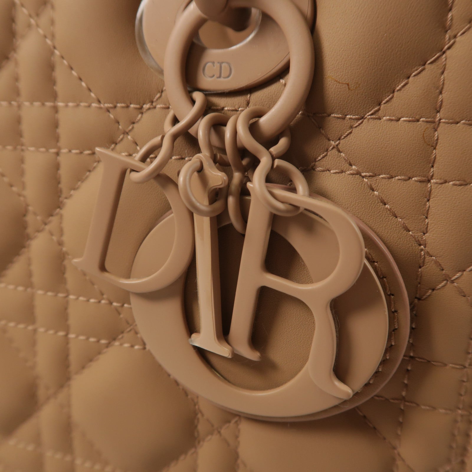 Dior 牛皮皮革Lady Dior Medium手挽肩背兩用袋