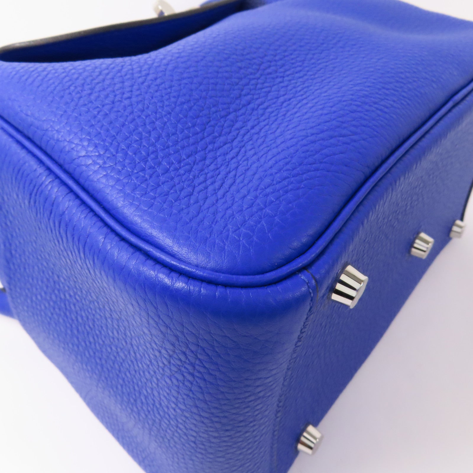 HERMES Clemence皮革Lindy 26銀扣肩背袋Bleu Royal