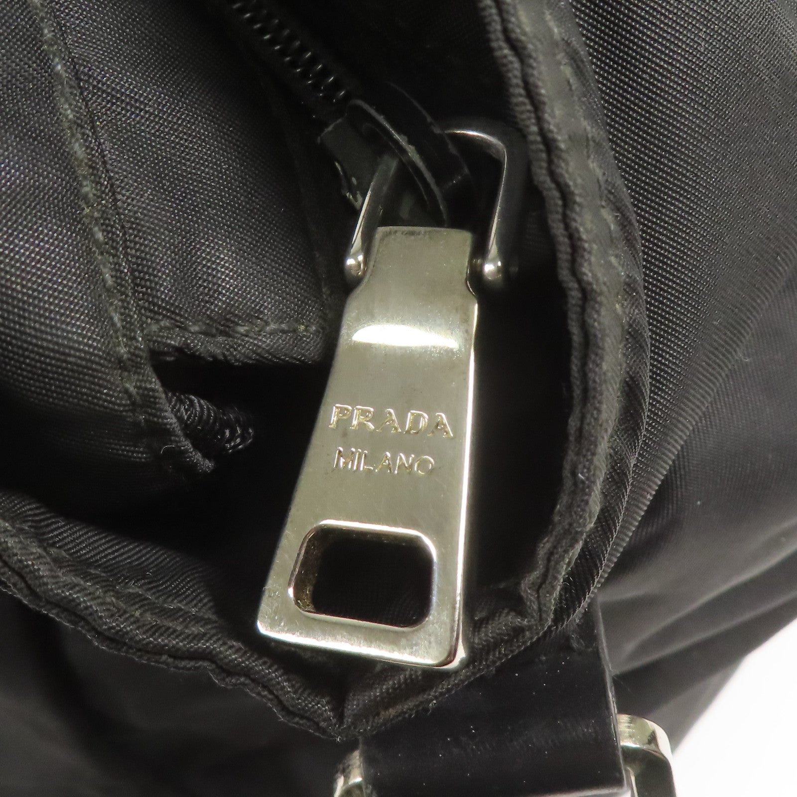 PRADA 尼龍Shoulder Bag銀扣肩背袋