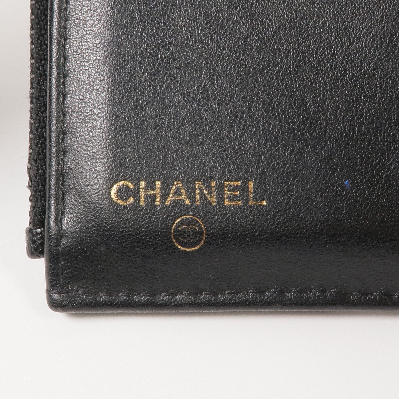 CHANEL 牛皮皮革Boy Trifold Wallet金扣錢包