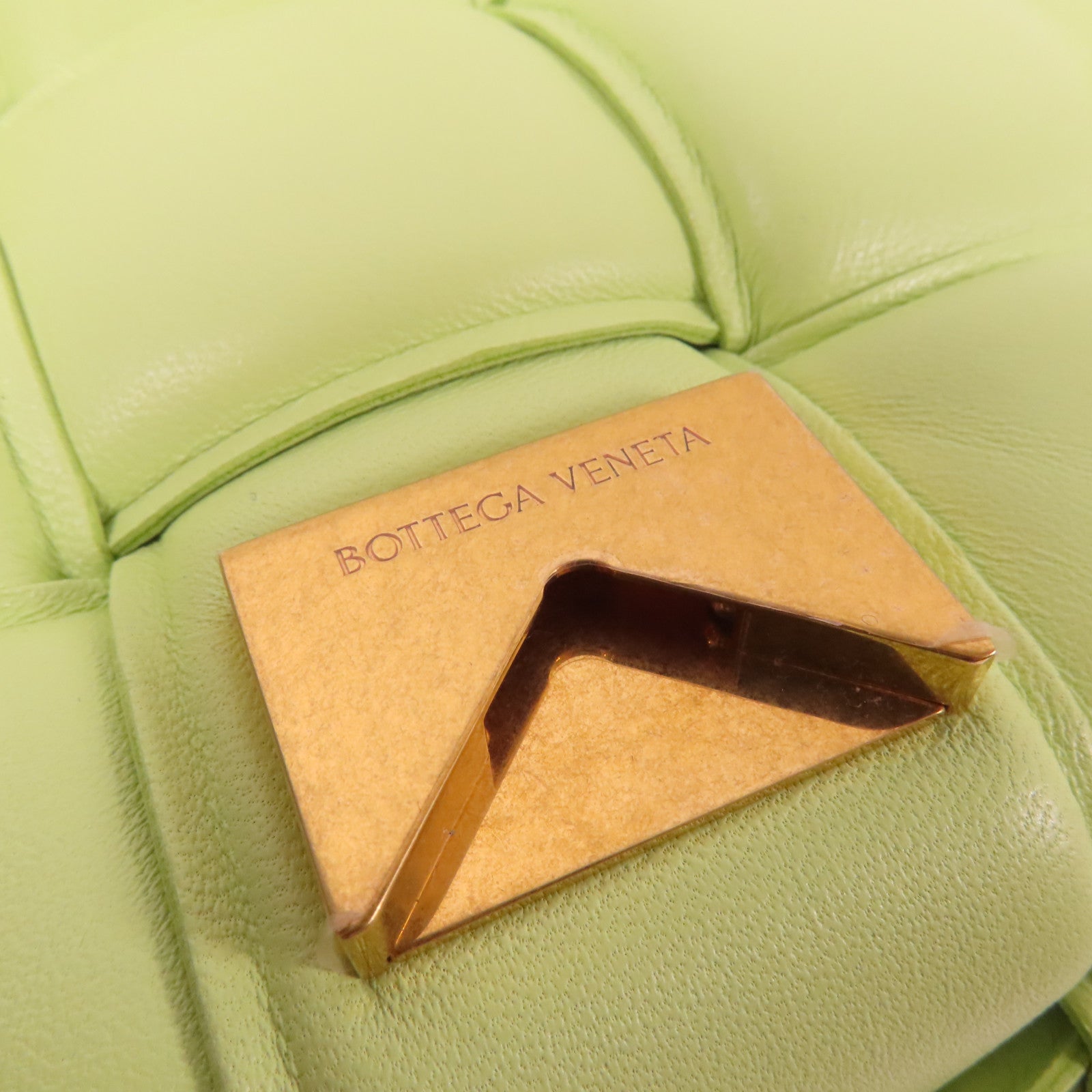 BOTTEGA VENETA 【激減優惠】羊皮皮革Cassette Bag金扣肩背袋