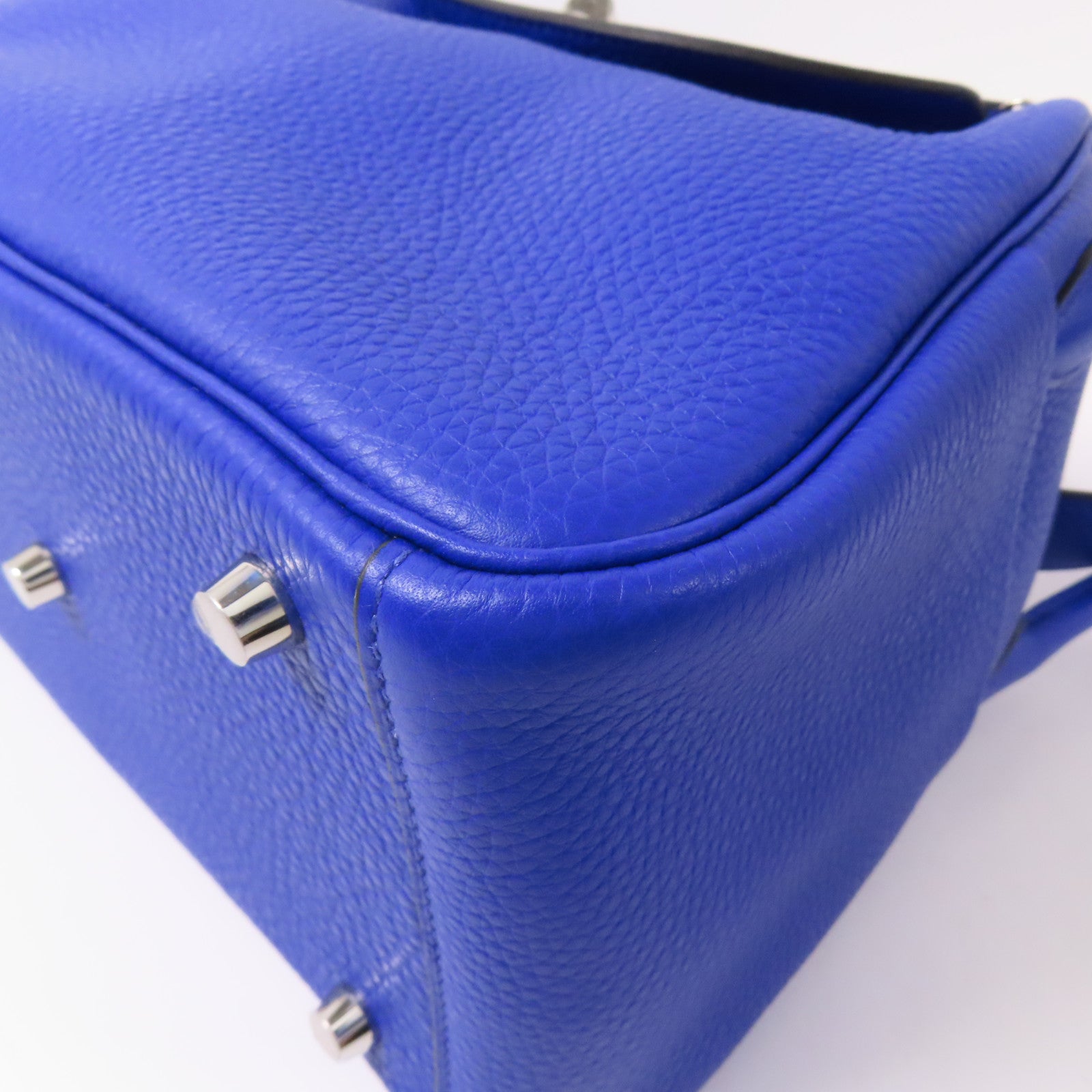 HERMES Clemence皮革Lindy 26銀扣肩背袋Bleu Royal
