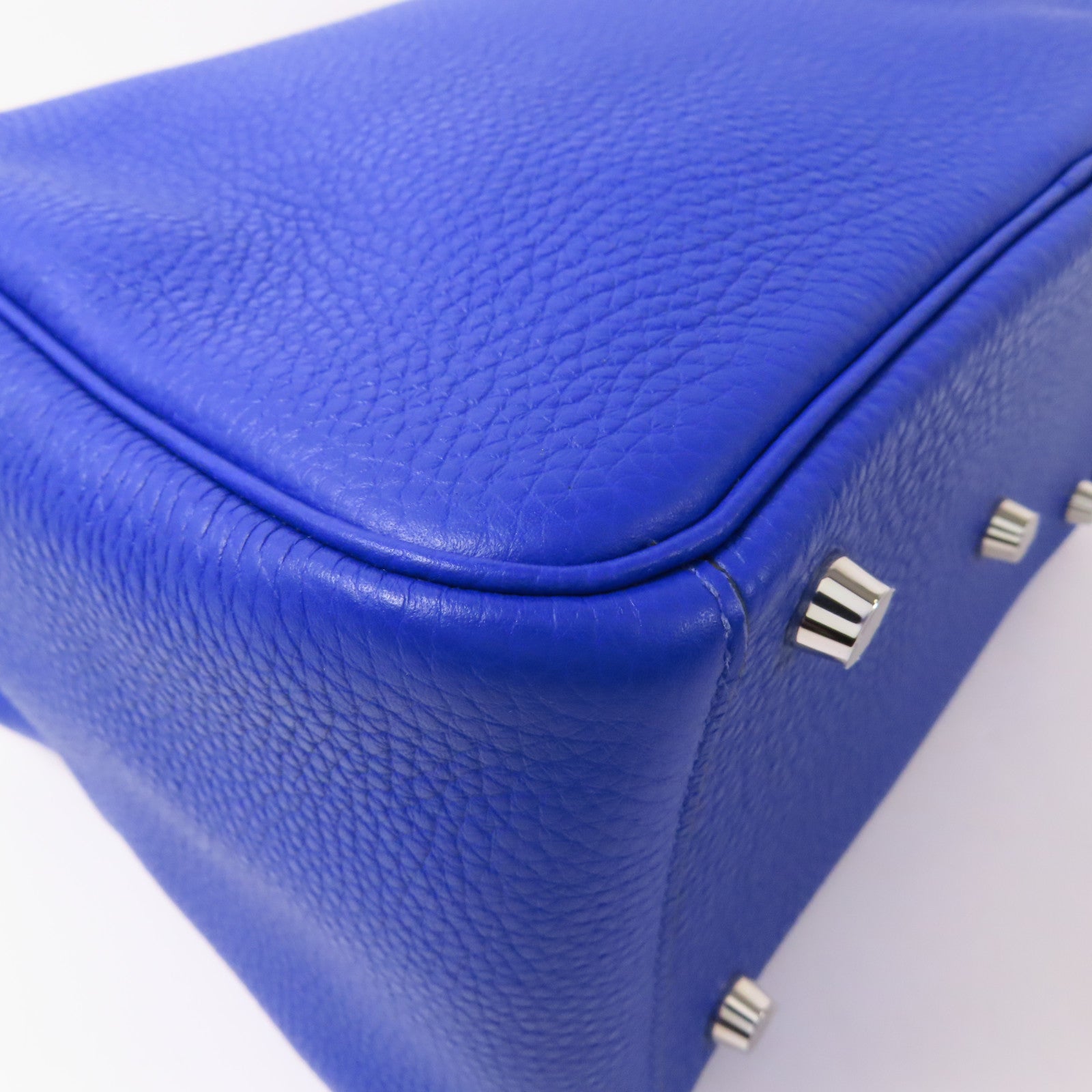 HERMES Clemence皮革Lindy 26銀扣肩背袋Bleu Royal