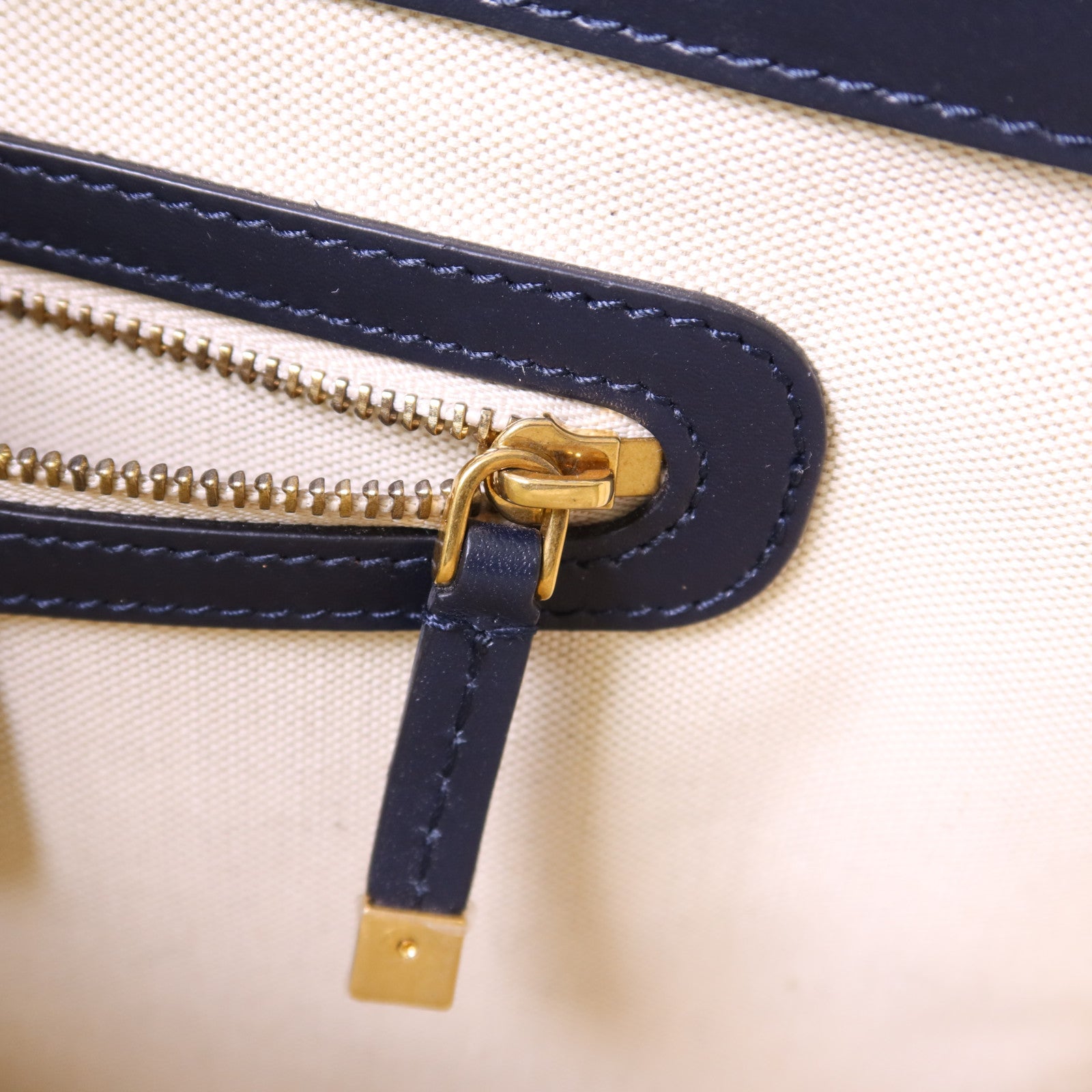 Dior 帆布Shoulder Bag金扣肩背袋