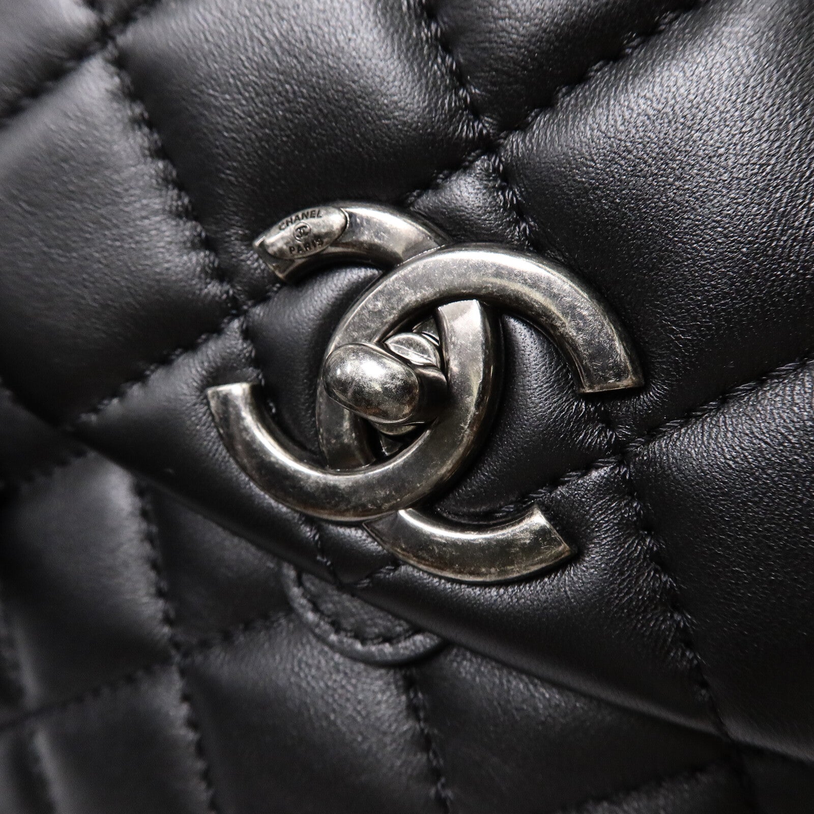 CHANEL 羊皮皮革Urban Spirit Backpack鏈帶背包