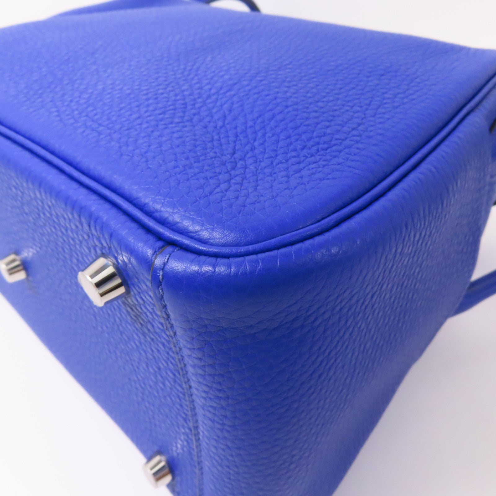 HERMES Clemence皮革Lindy 26銀扣肩背袋Bleu Royal