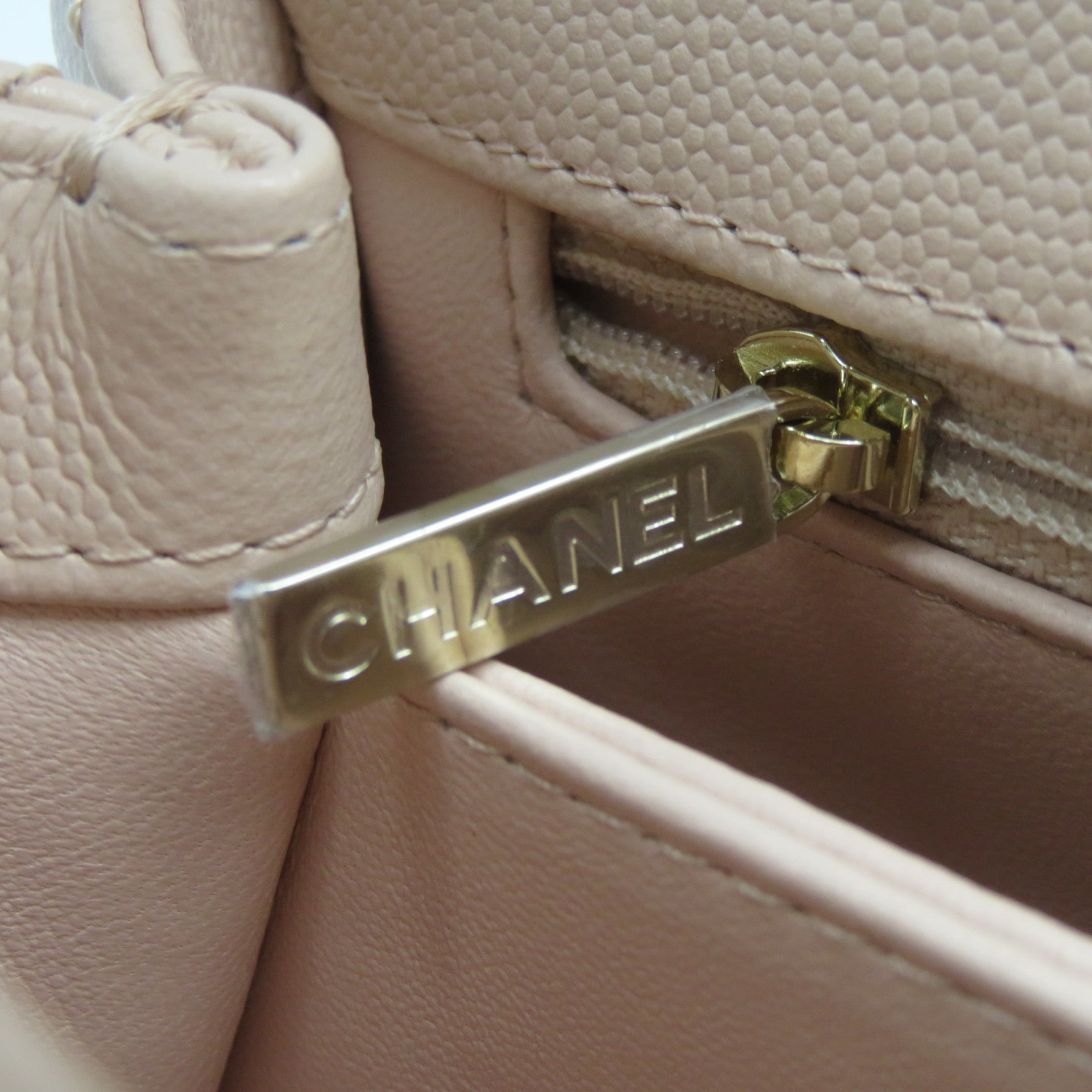CHANEL 菱格Caviar皮革Coco Handle金扣鏈帶肩背袋粉紅色