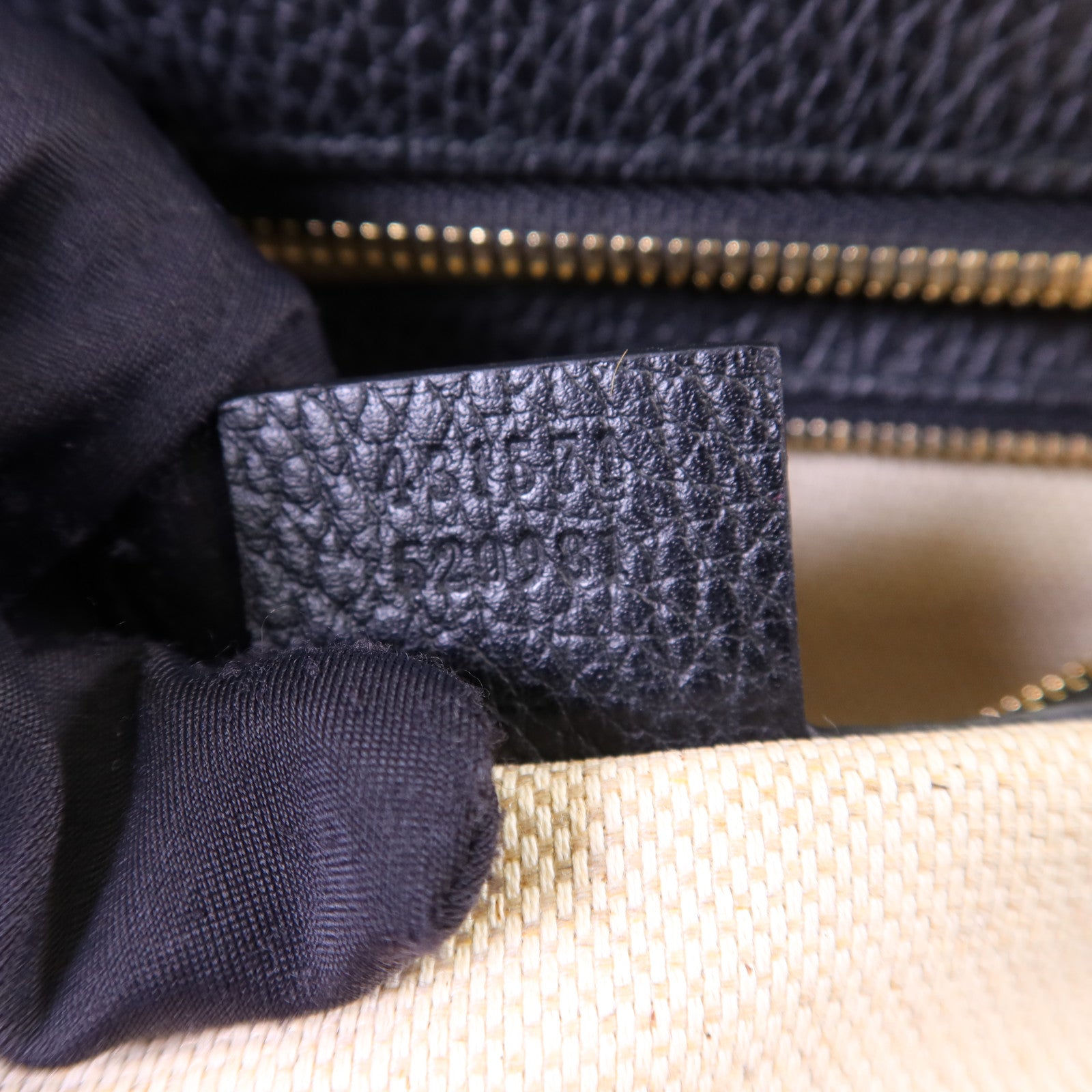 GUCCI 牛皮皮革Interlocking G金扣手挽袋