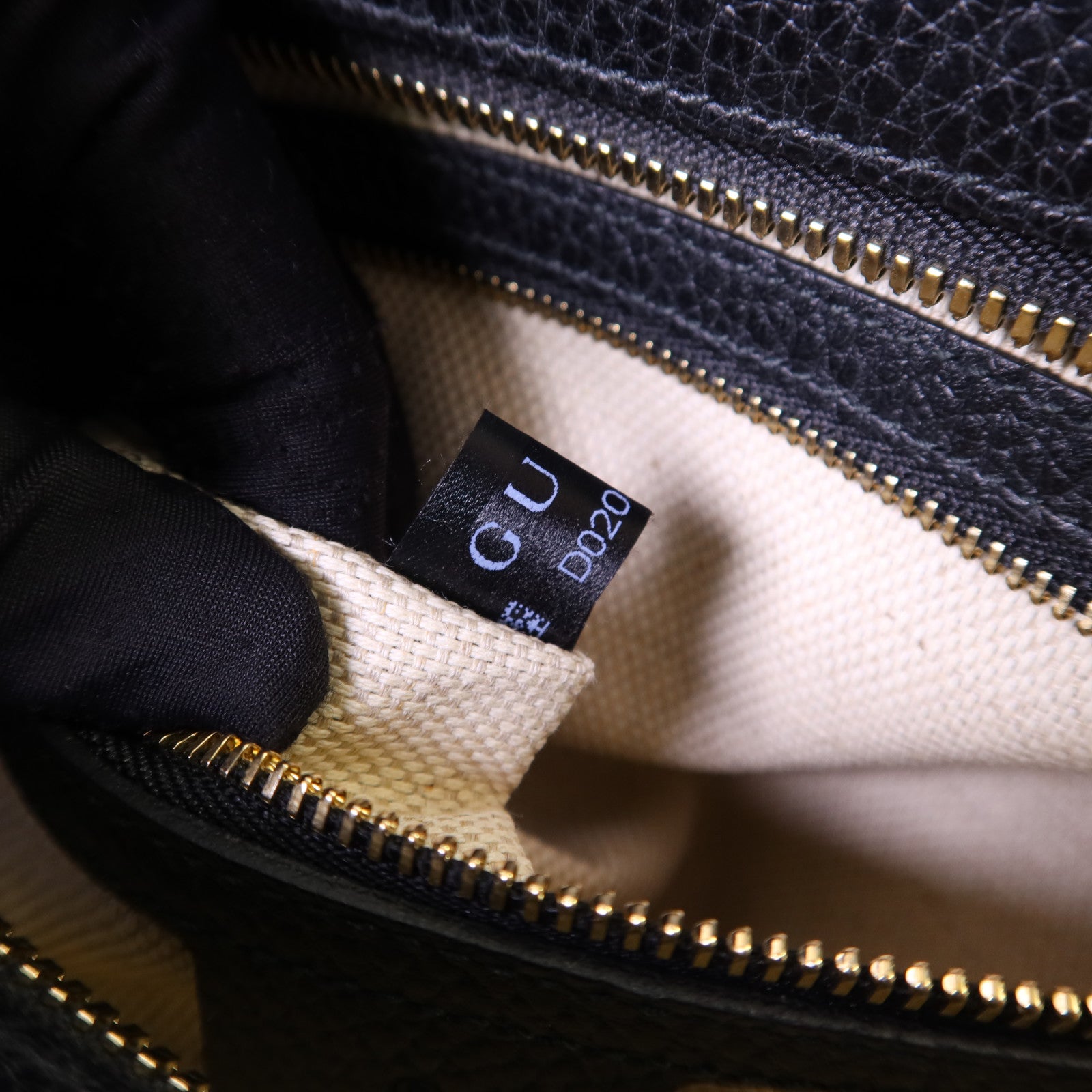 GUCCI 牛皮皮革Interlocking G金扣手挽袋