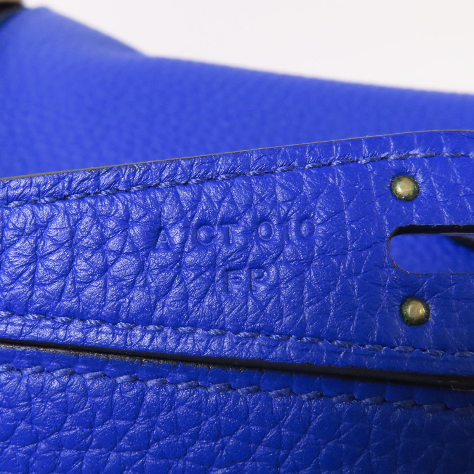 HERMES Clemence皮革Lindy 26銀扣肩背袋Bleu Royal