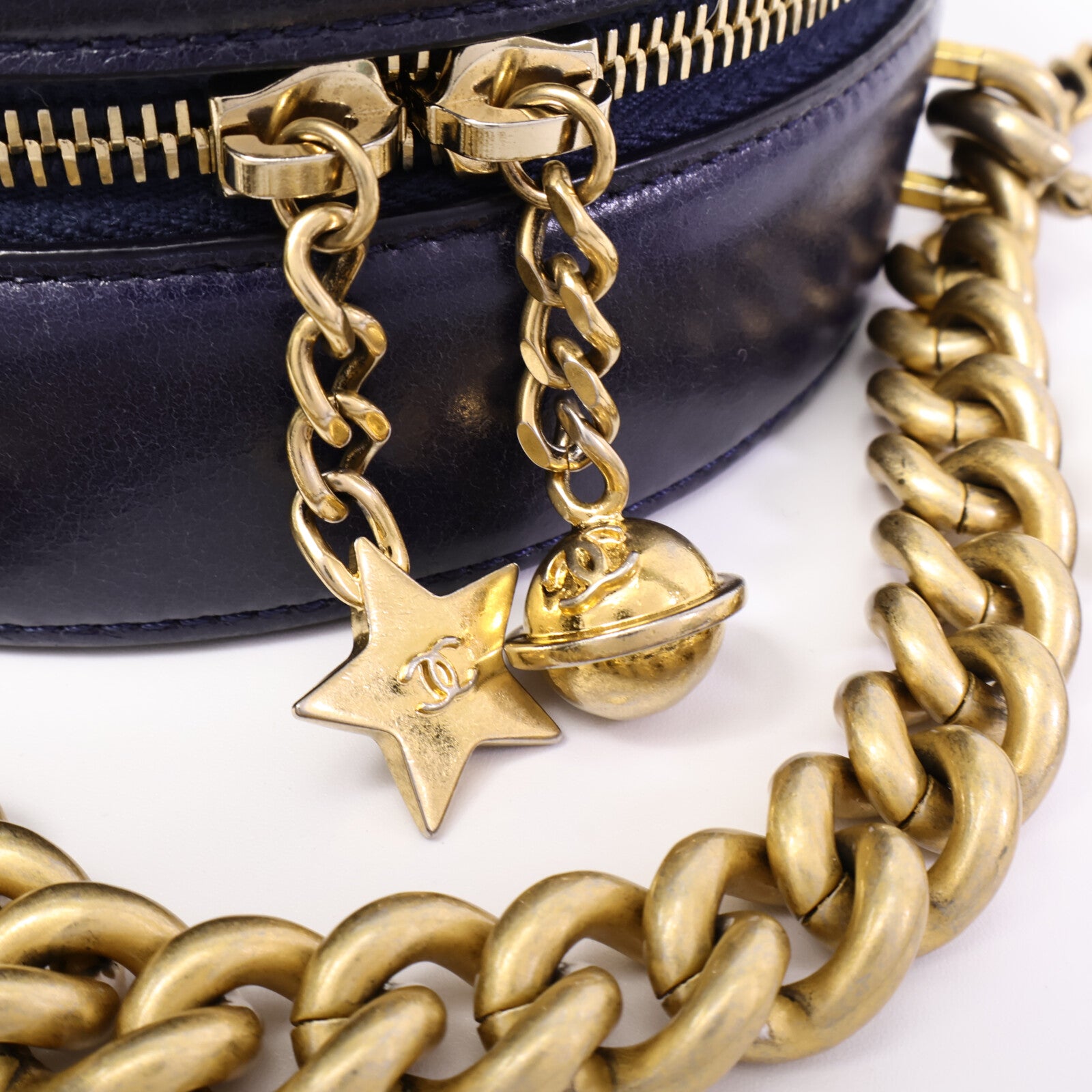 CHANEL 牛皮皮革Round Clutch With Chain肩背袋
