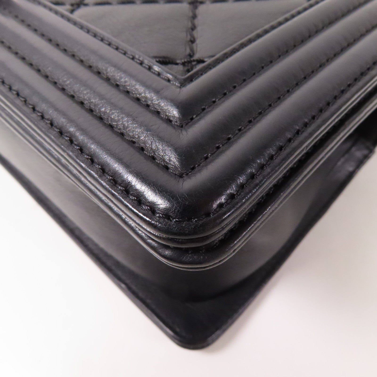 CHANEL CC Boy 25 Chain Shoulder Bag Calfskin Leather Black