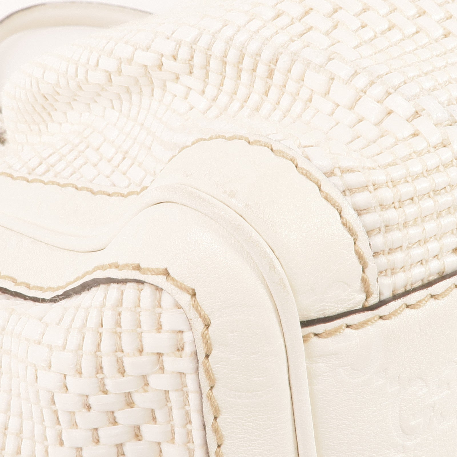 GUCCI 牛皮皮革Sukey Handbag銀扣手挽袋