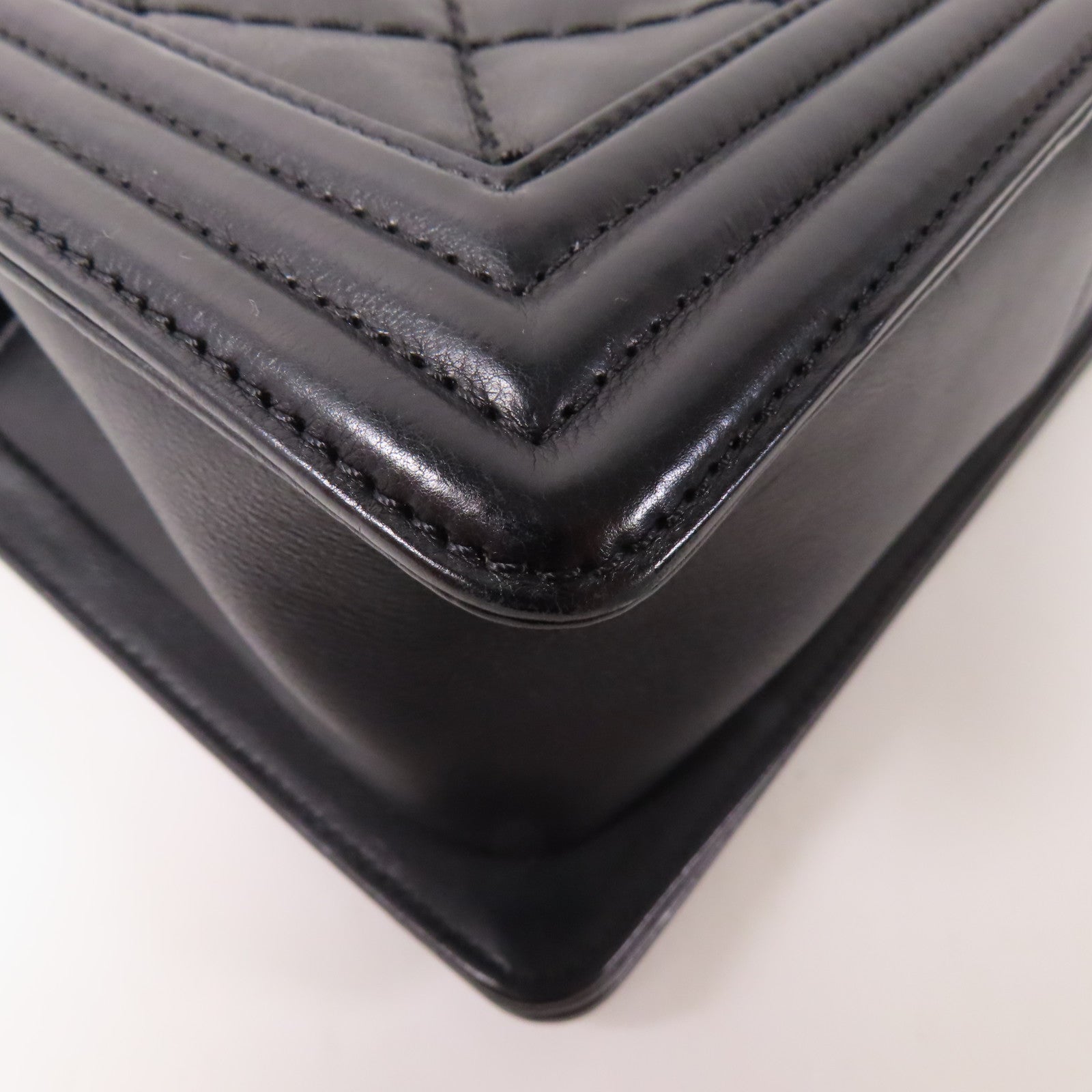 CHANEL CC Boy 25 Chain Shoulder Bag Calfskin Leather Black