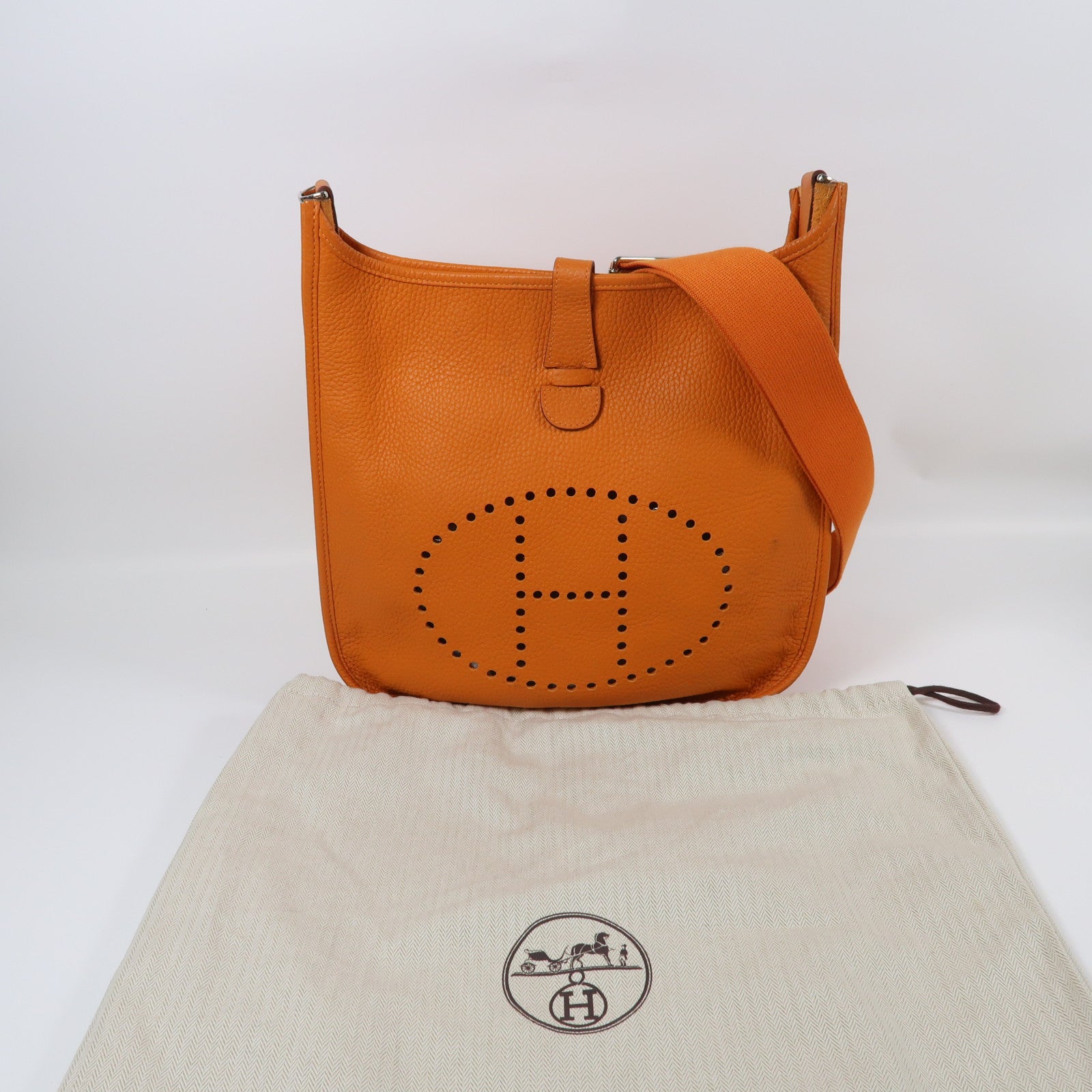 HERMES Clemence皮革Evelyne GM銀扣肩背袋Apricot杏桃黃