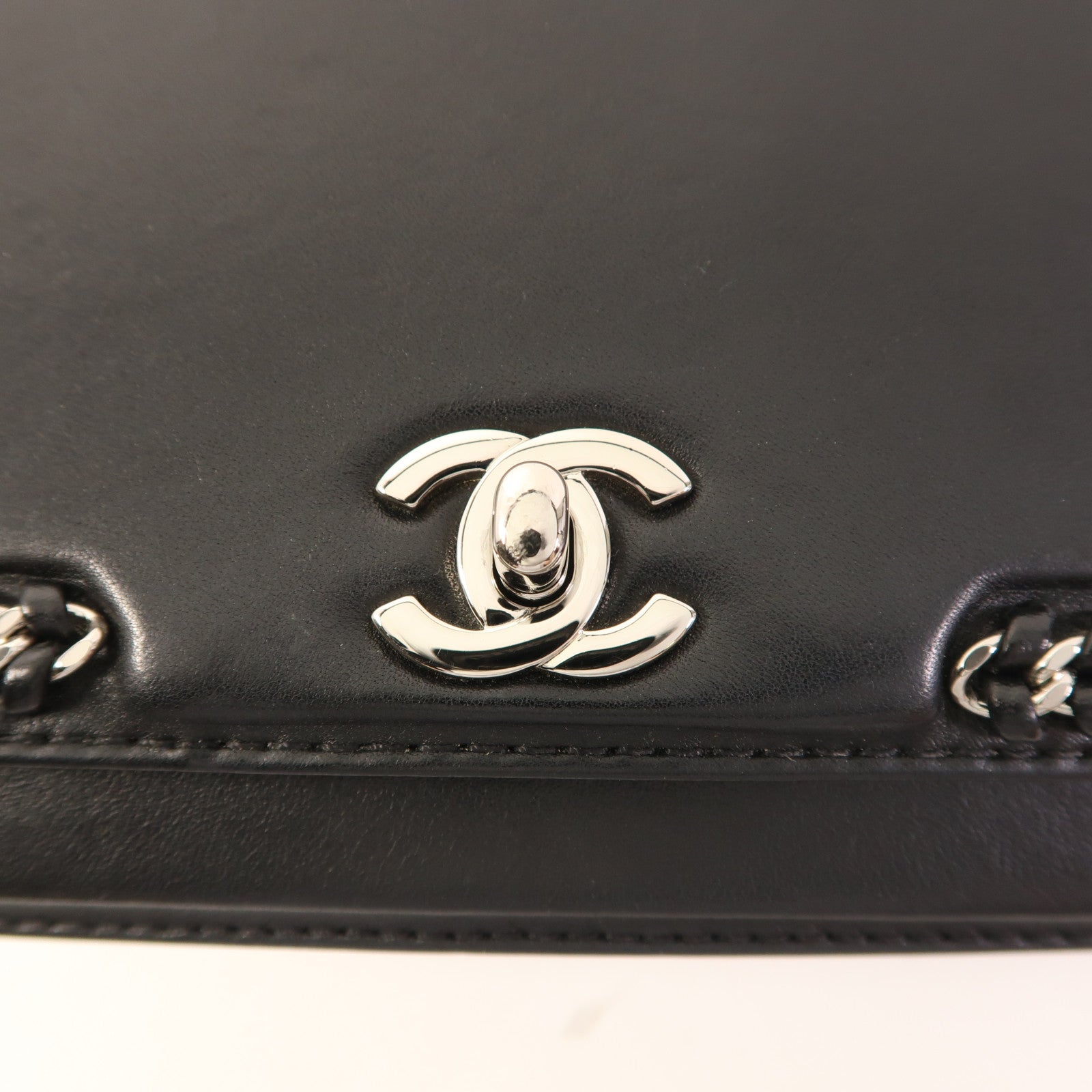 CHANEL 羊皮皮革Chain Shoulder銀扣鏈帶肩背袋