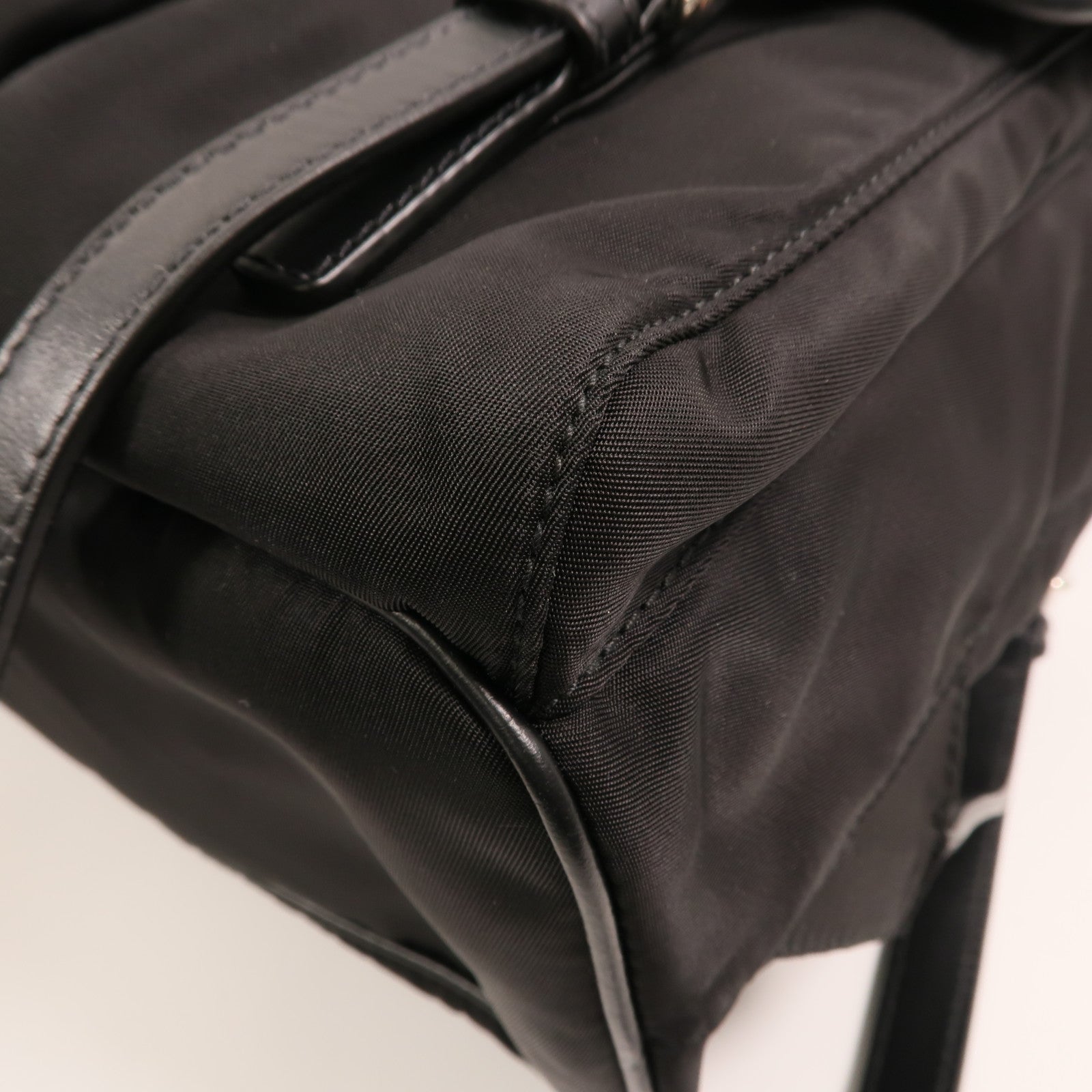 PRADA 尼龍Backpack銀扣背包