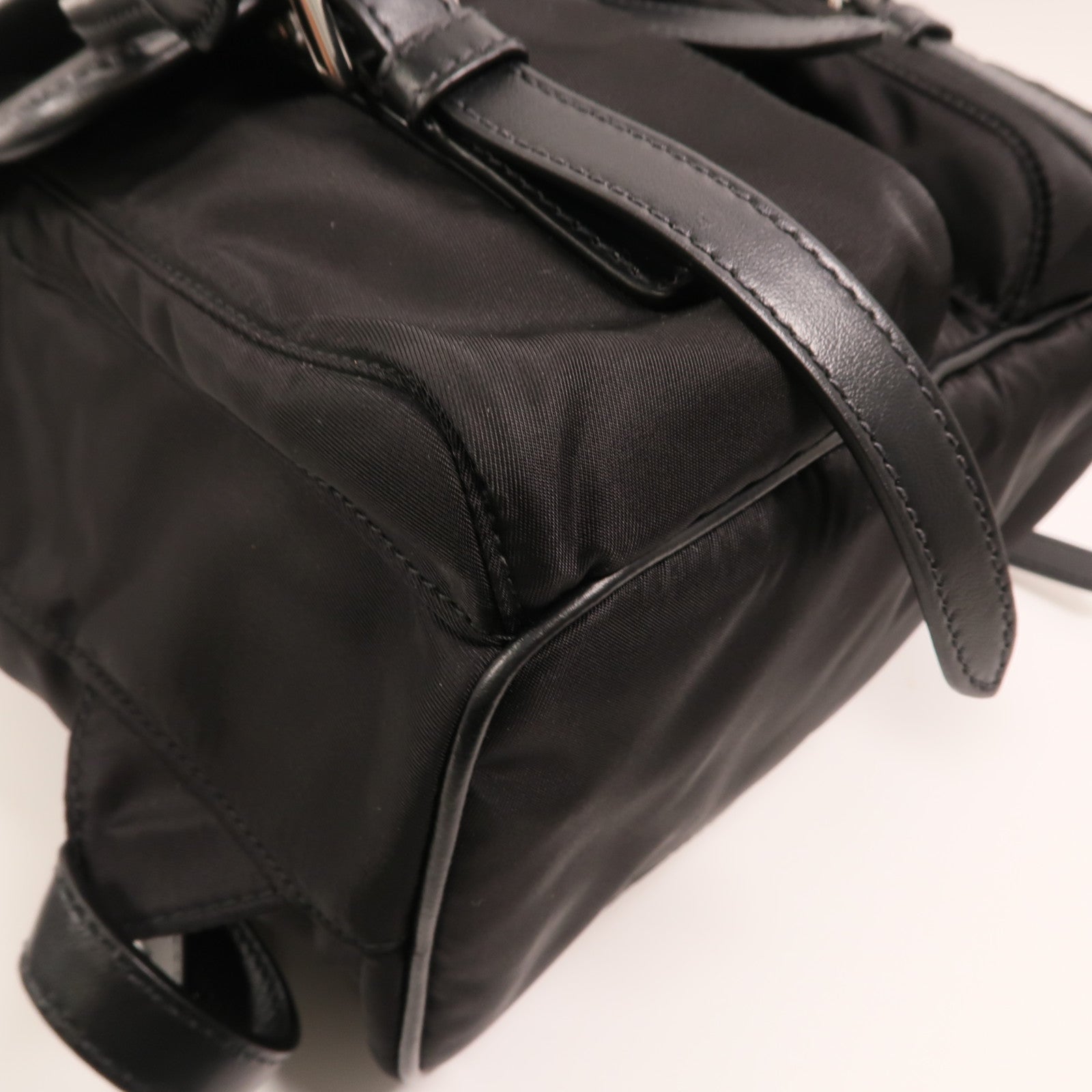 PRADA 尼龍Backpack銀扣背包