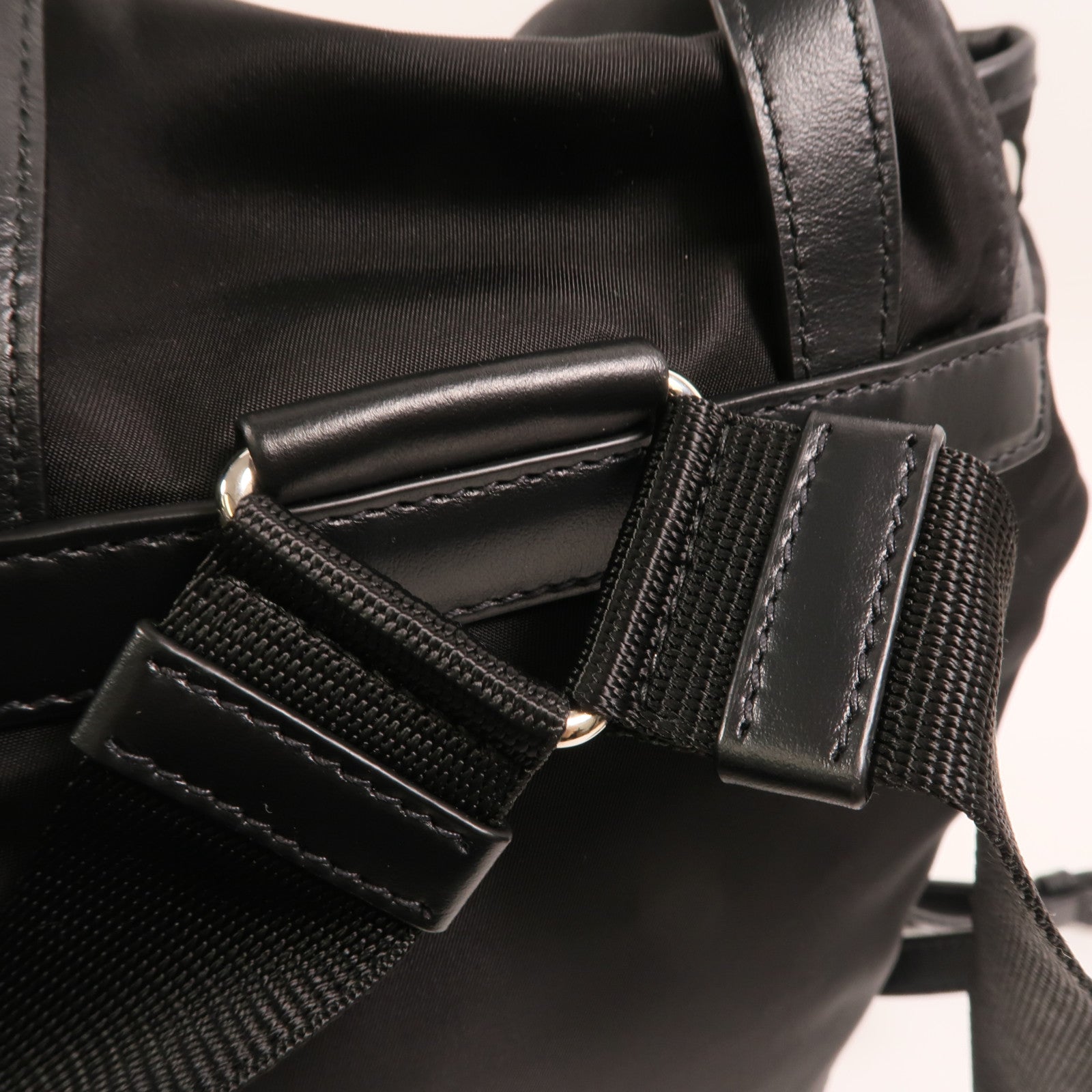 PRADA 尼龍Backpack銀扣背包