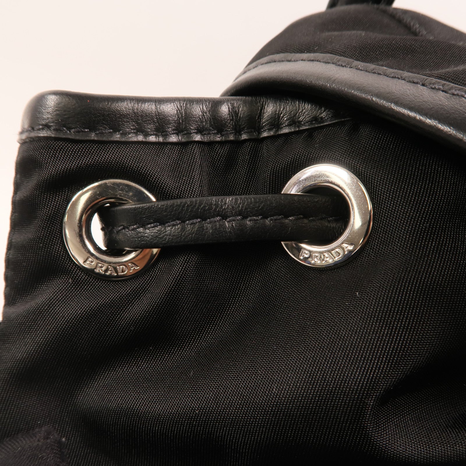 PRADA 尼龍Backpack銀扣背包