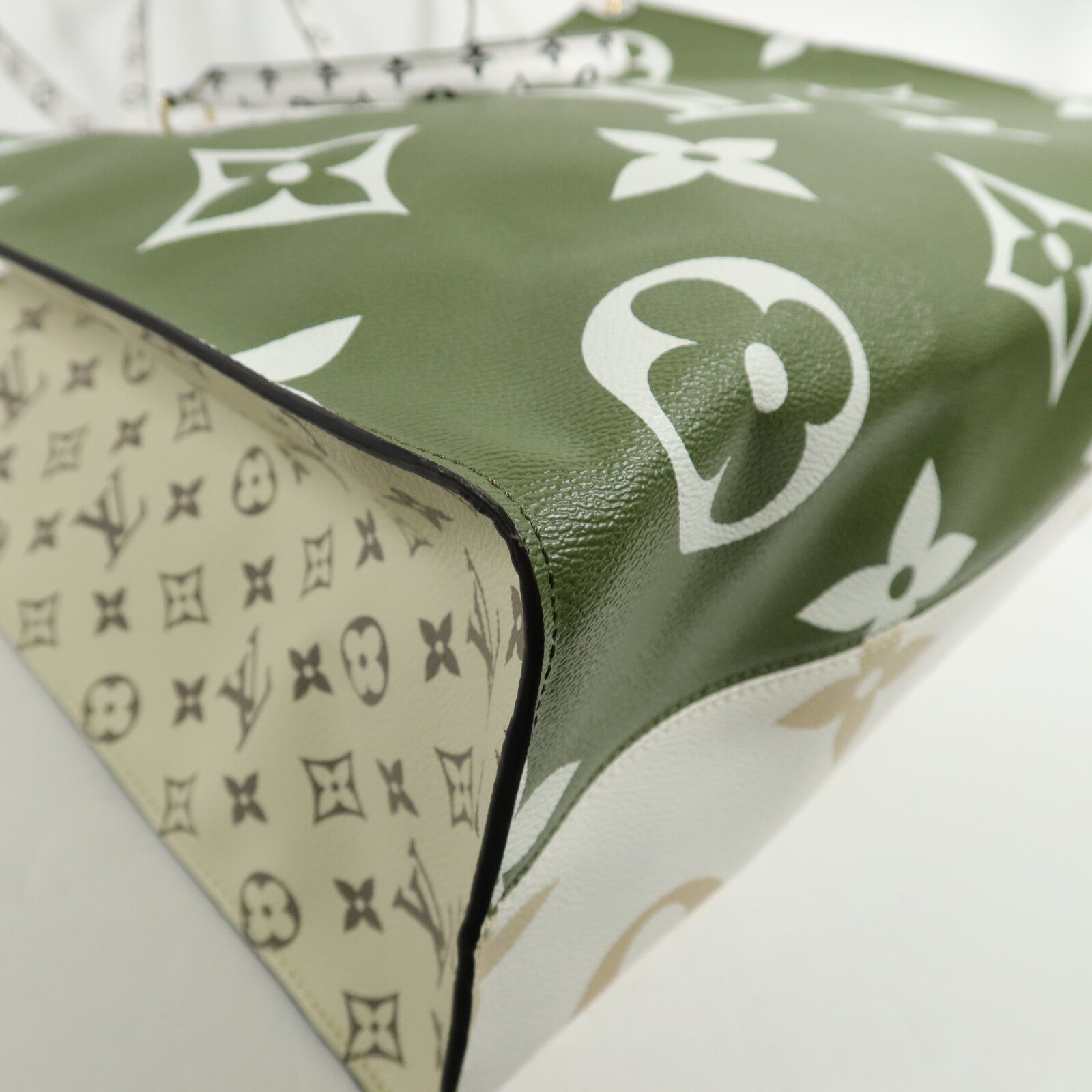 LOUIS VUITTON Jungle/Giant Monogra OnTheGo GM手挽肩背兩用袋