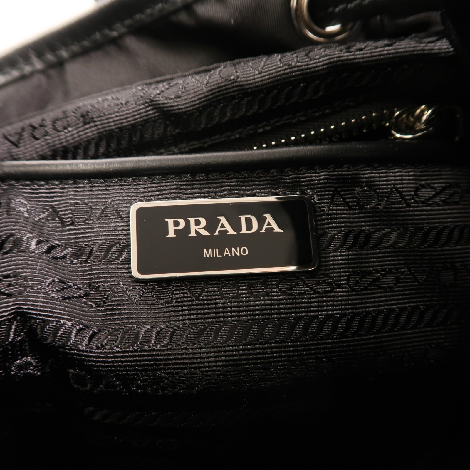 PRADA 尼龍Backpack銀扣背包