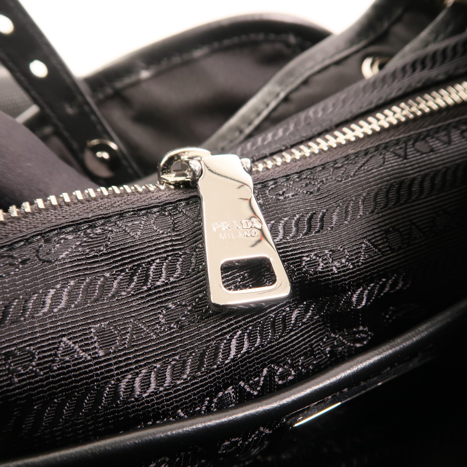 PRADA 尼龍Backpack銀扣背包