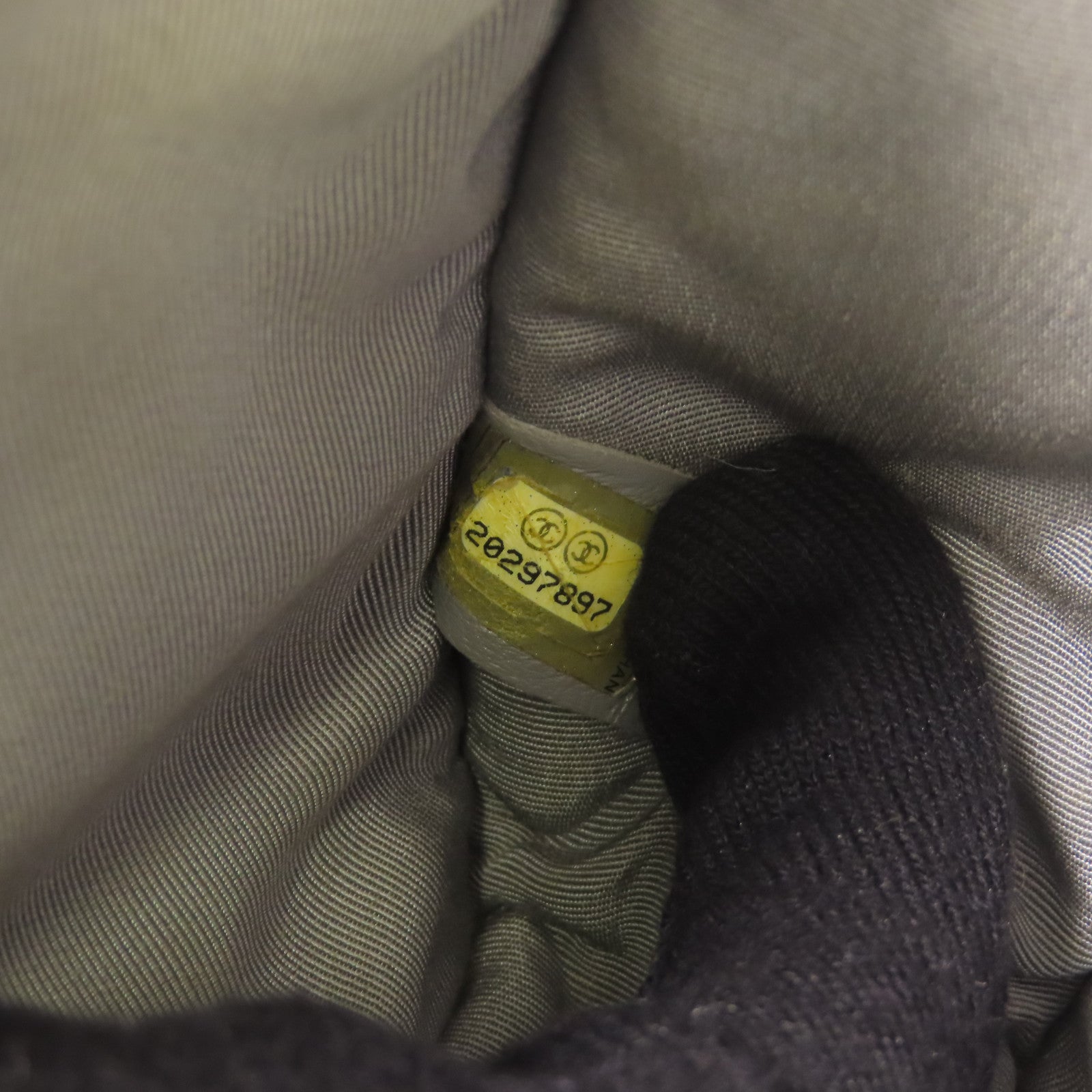 CHANEL 牛皮皮革Chain Shoulder銀扣肩背袋