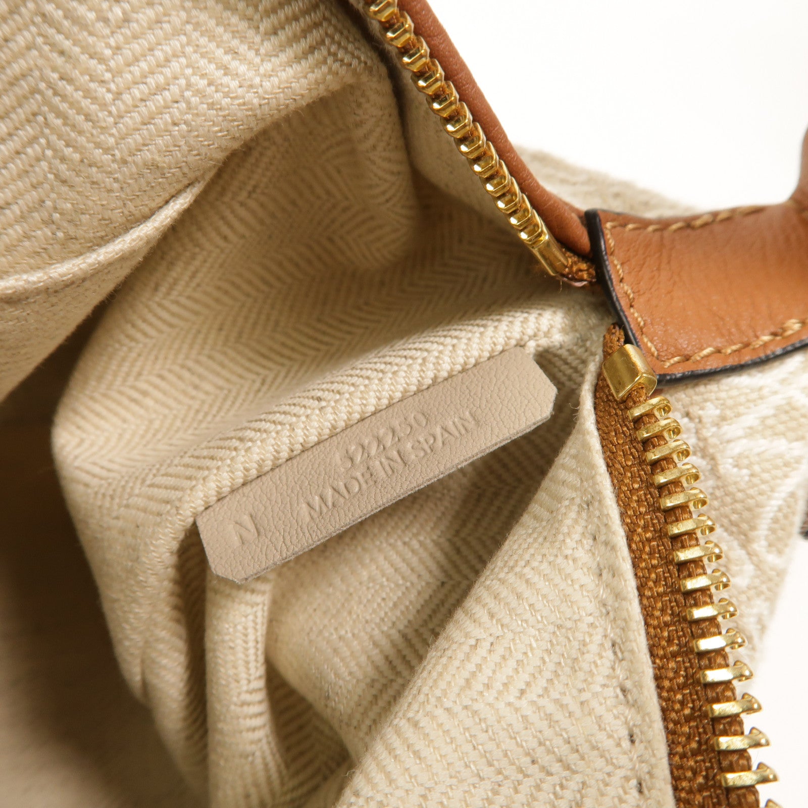 LOEWE 帆布Small Cubi肩背袋